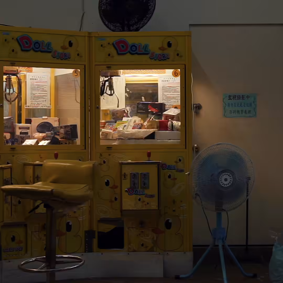 Lock-in Vending Machine 042