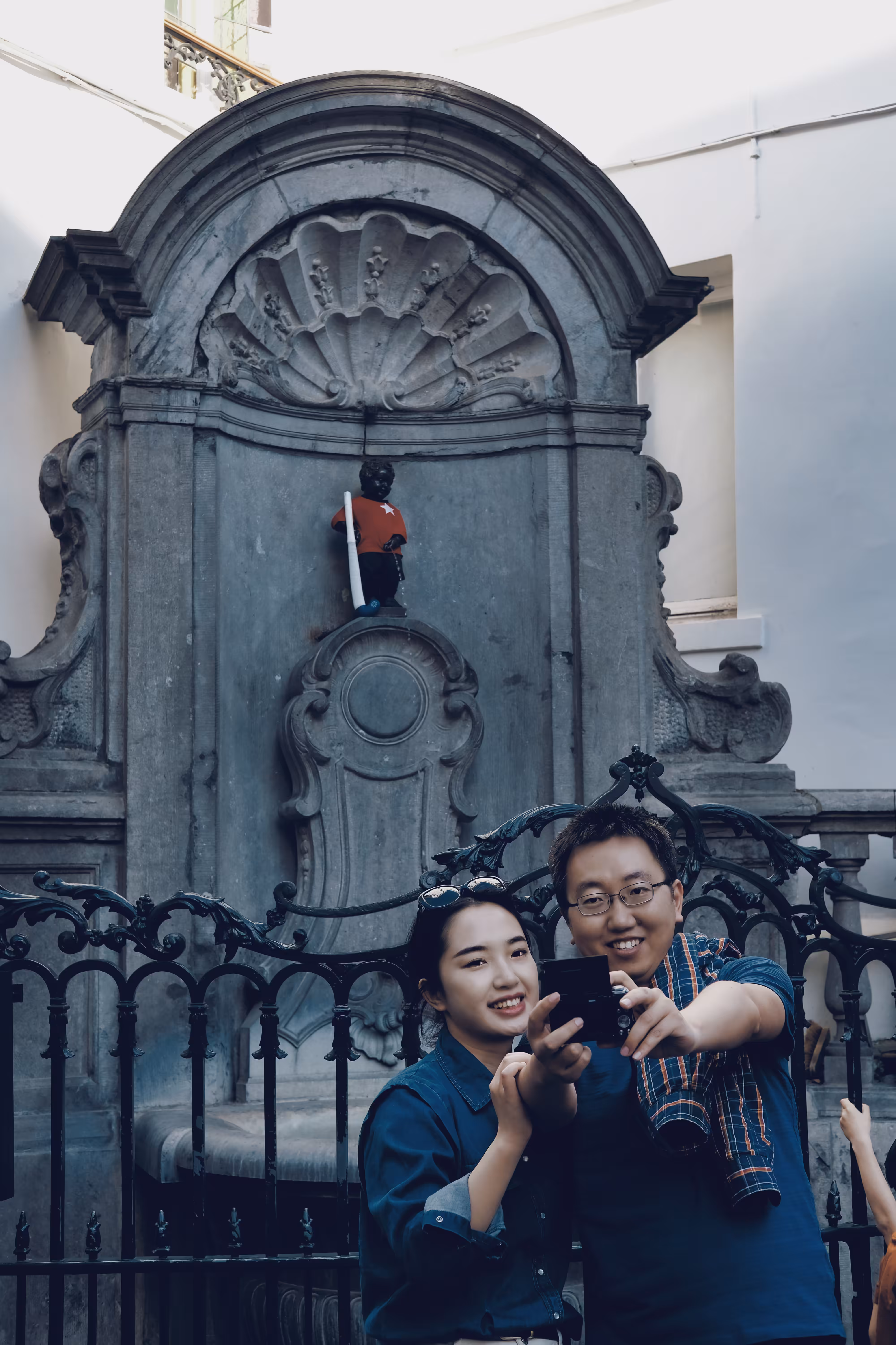 Brussels Street Story: Selfie at Manneken Pis