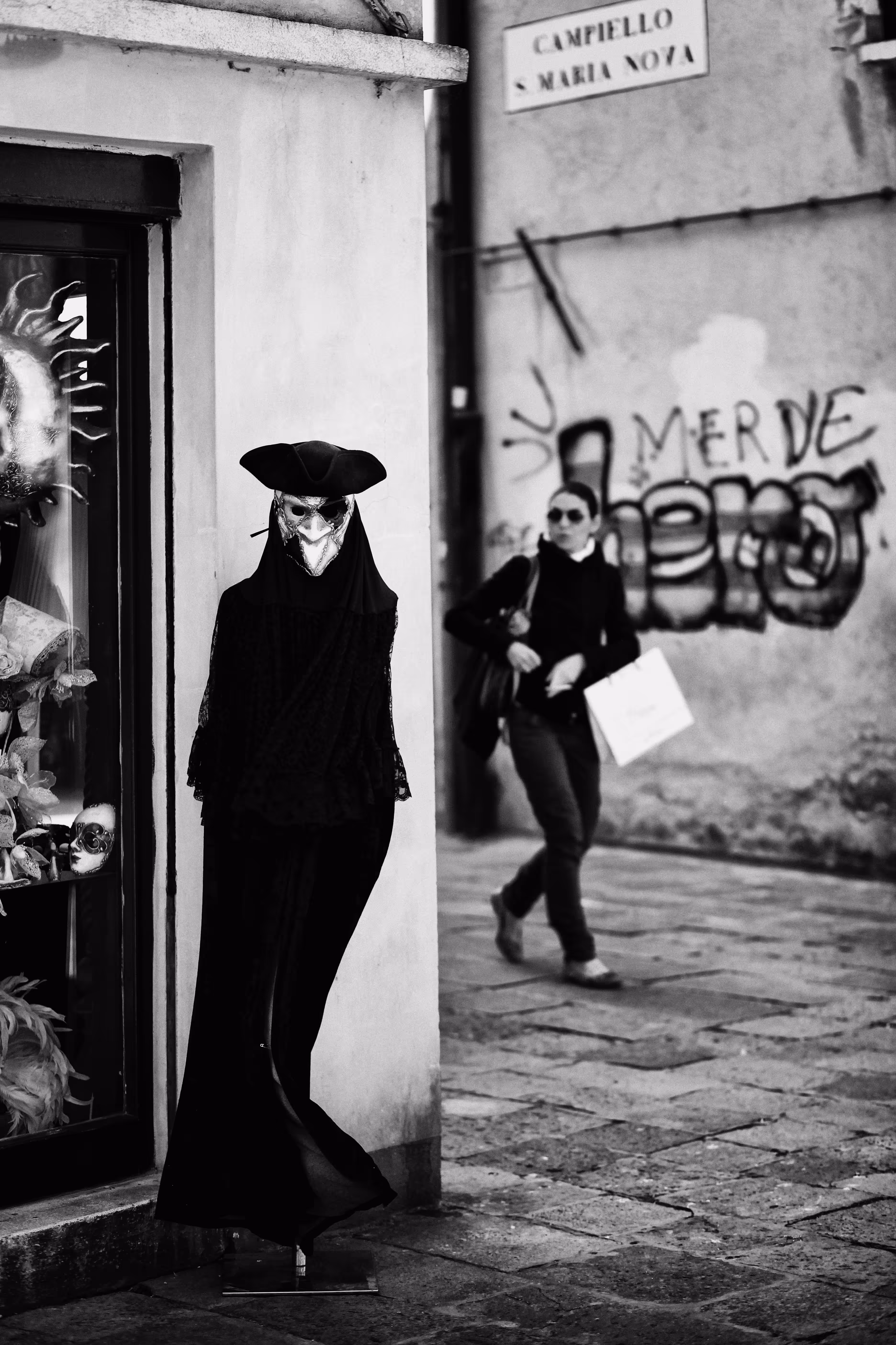 #44 Achromatic World | Right Behind the Corner
