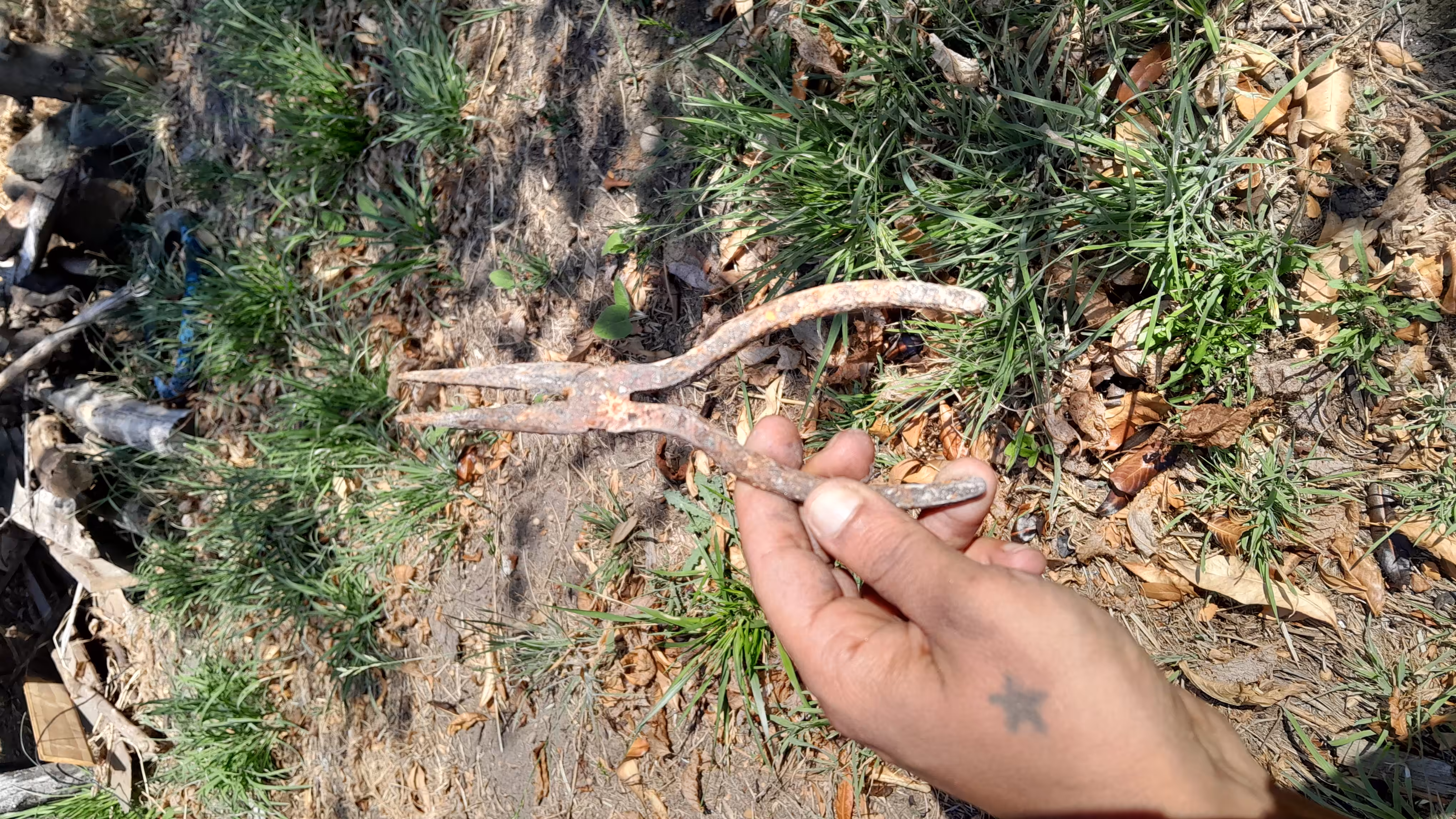 the pliers for bending small pieces of metal