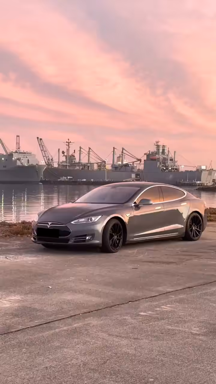 Nifty Tesla Model S P85+