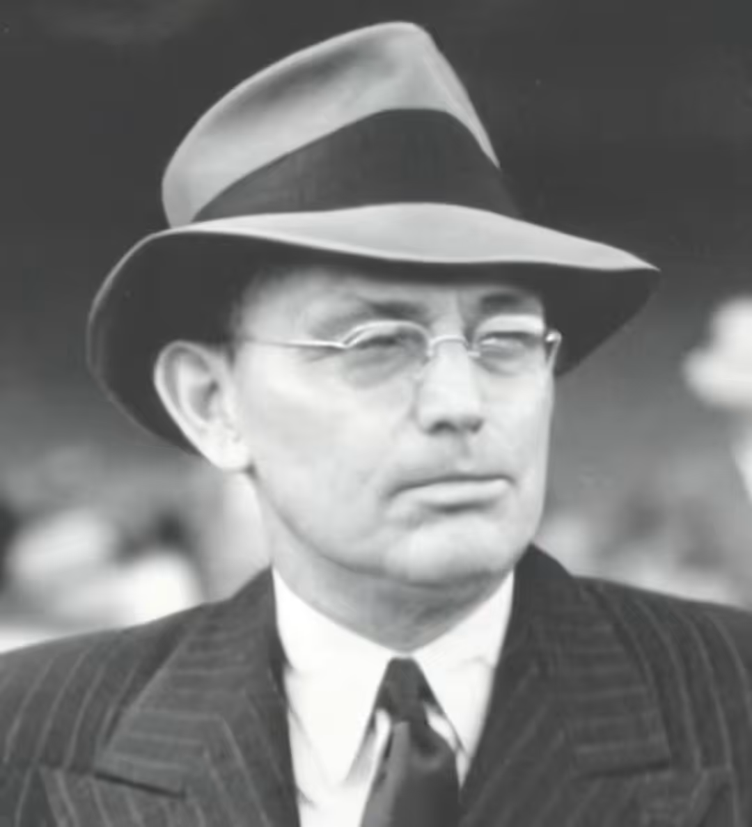 Damon Runyon - Black and White