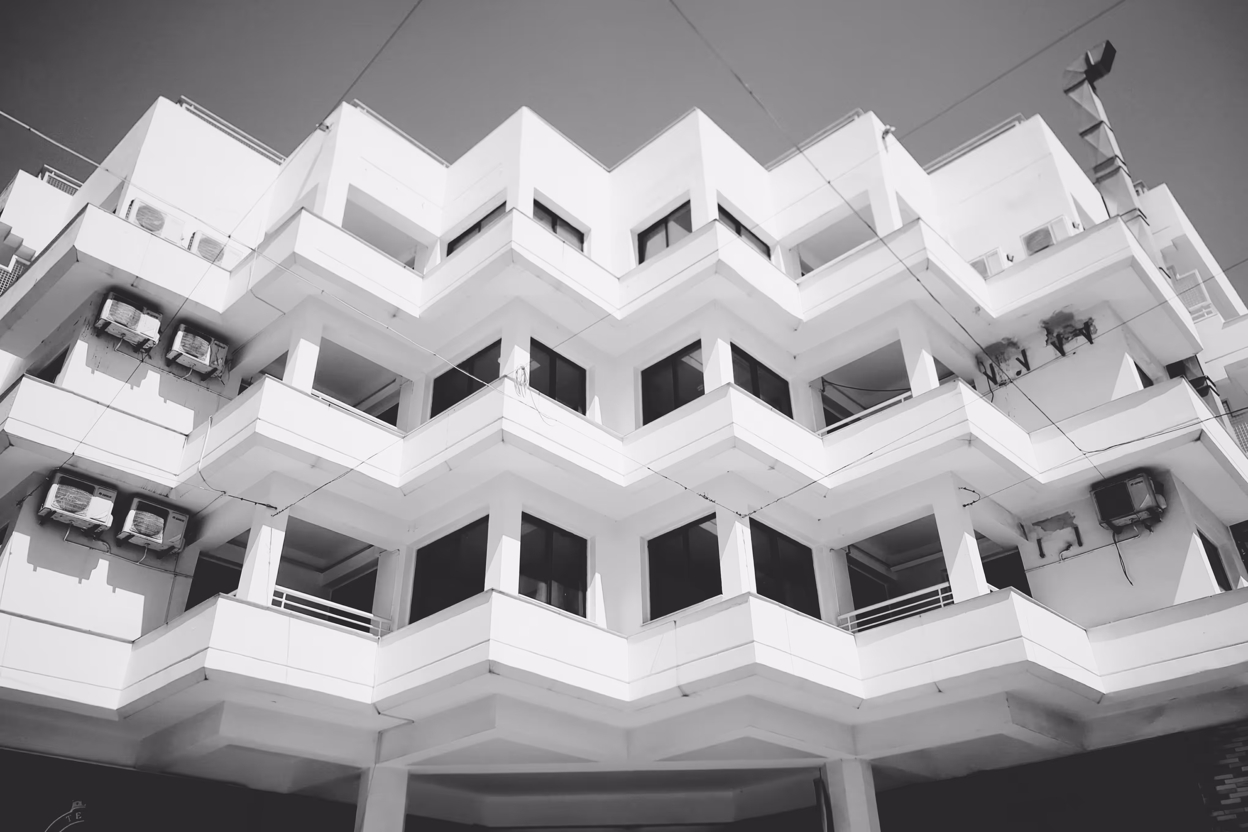 Rodeo posts: larnaca 01: atrium