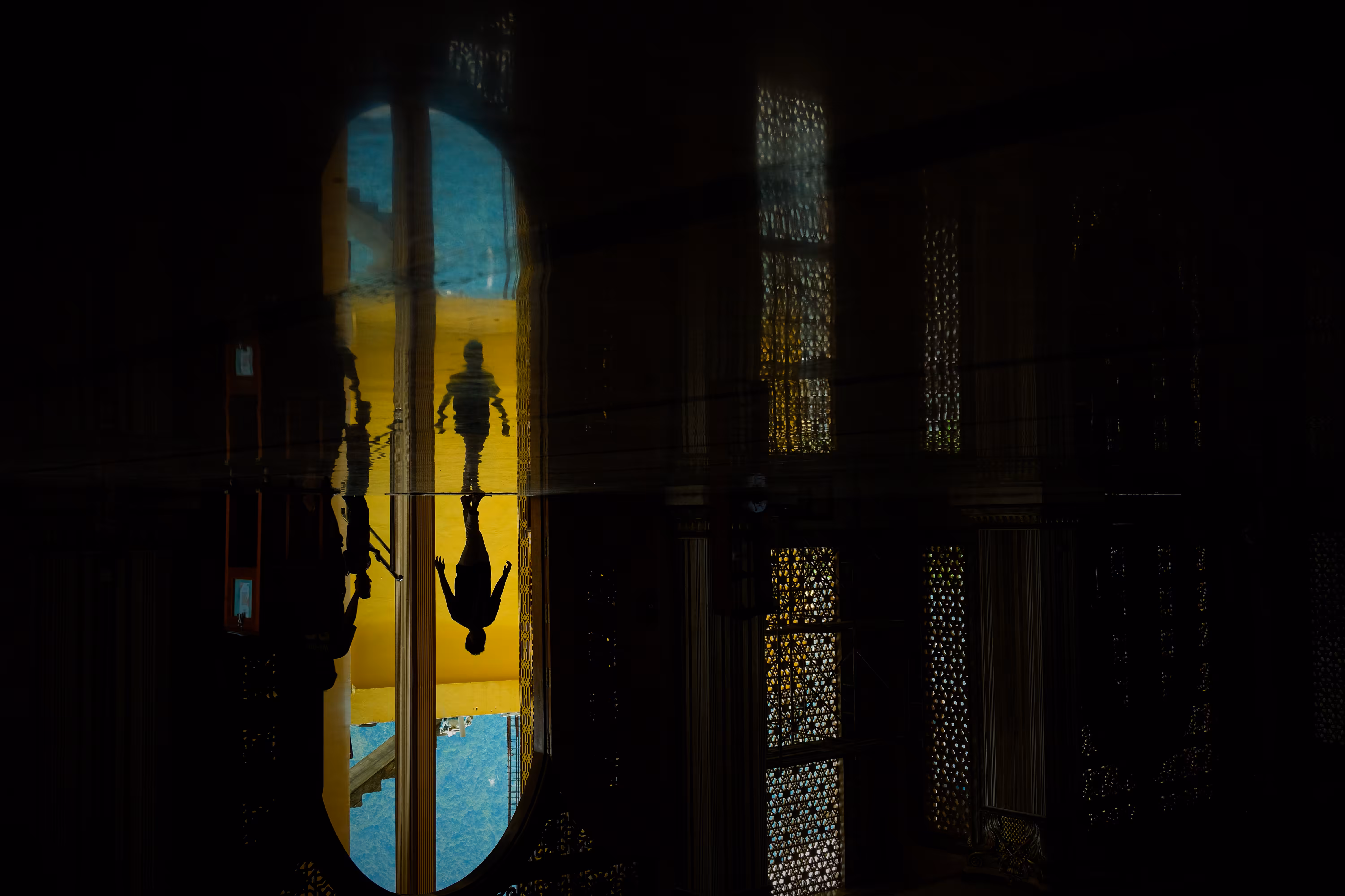 The Story from The Streets: The Silhouettes of Prayers