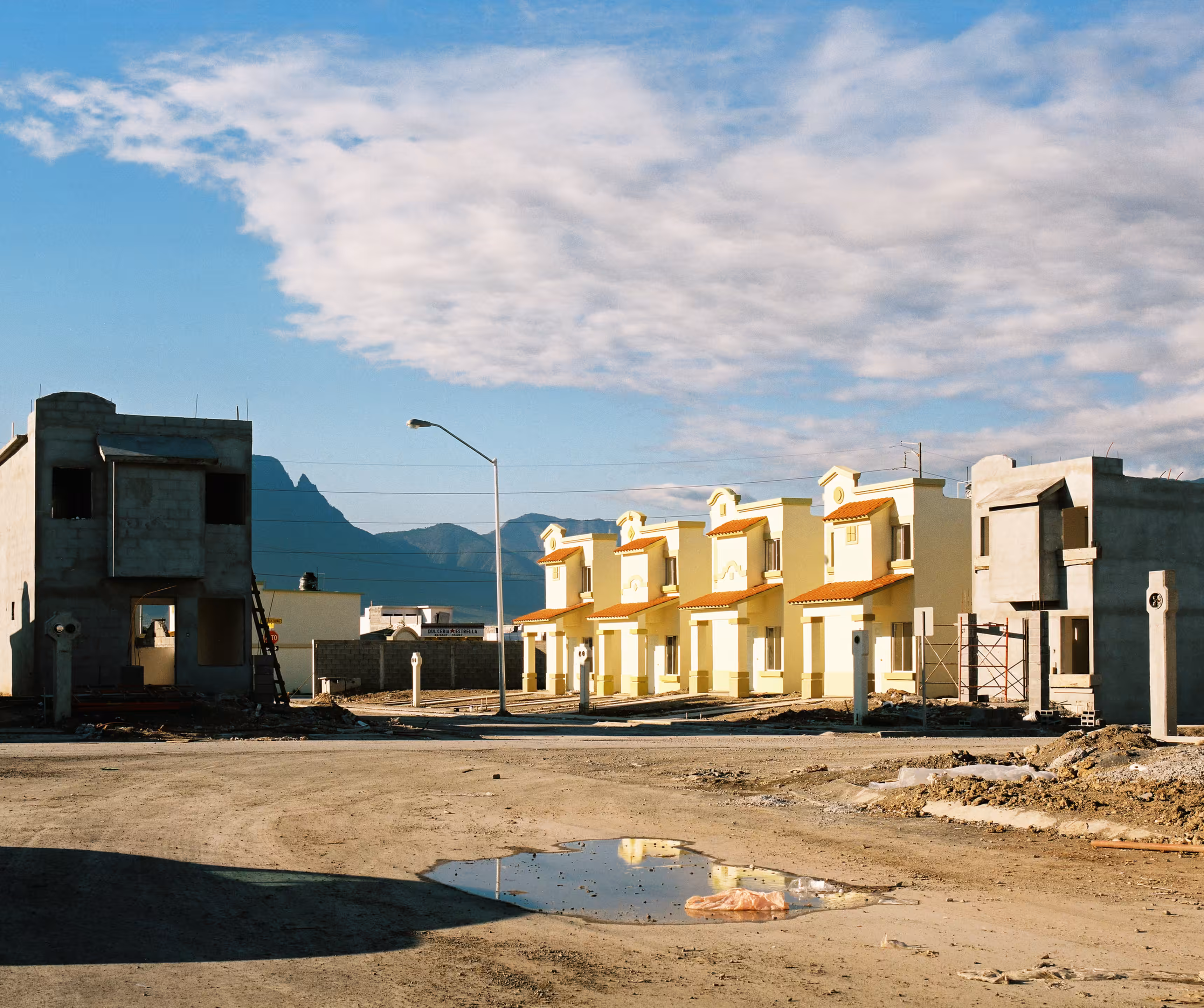Suburbia Mexicana, Fragmented City #26