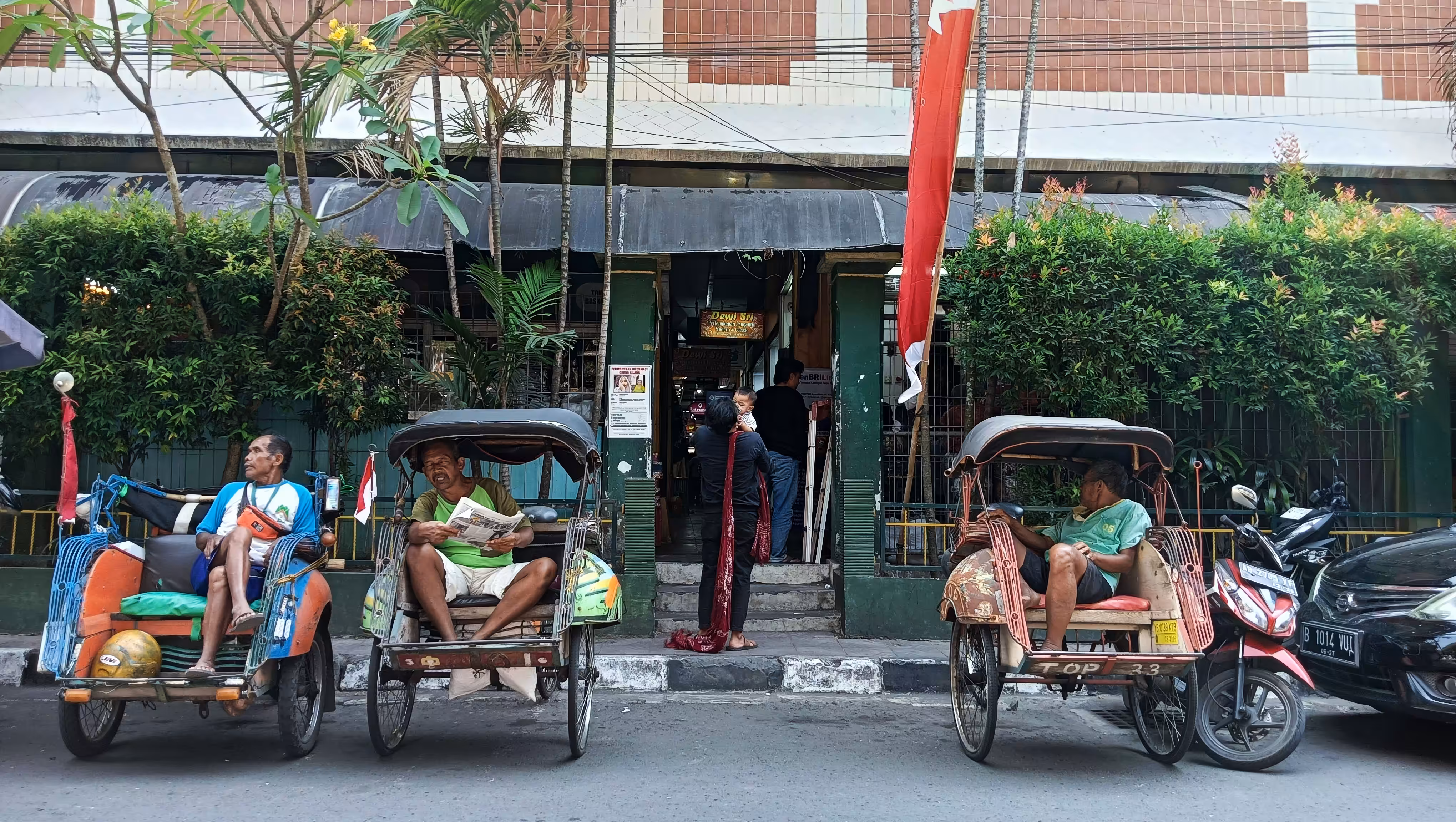 Di antara Becak