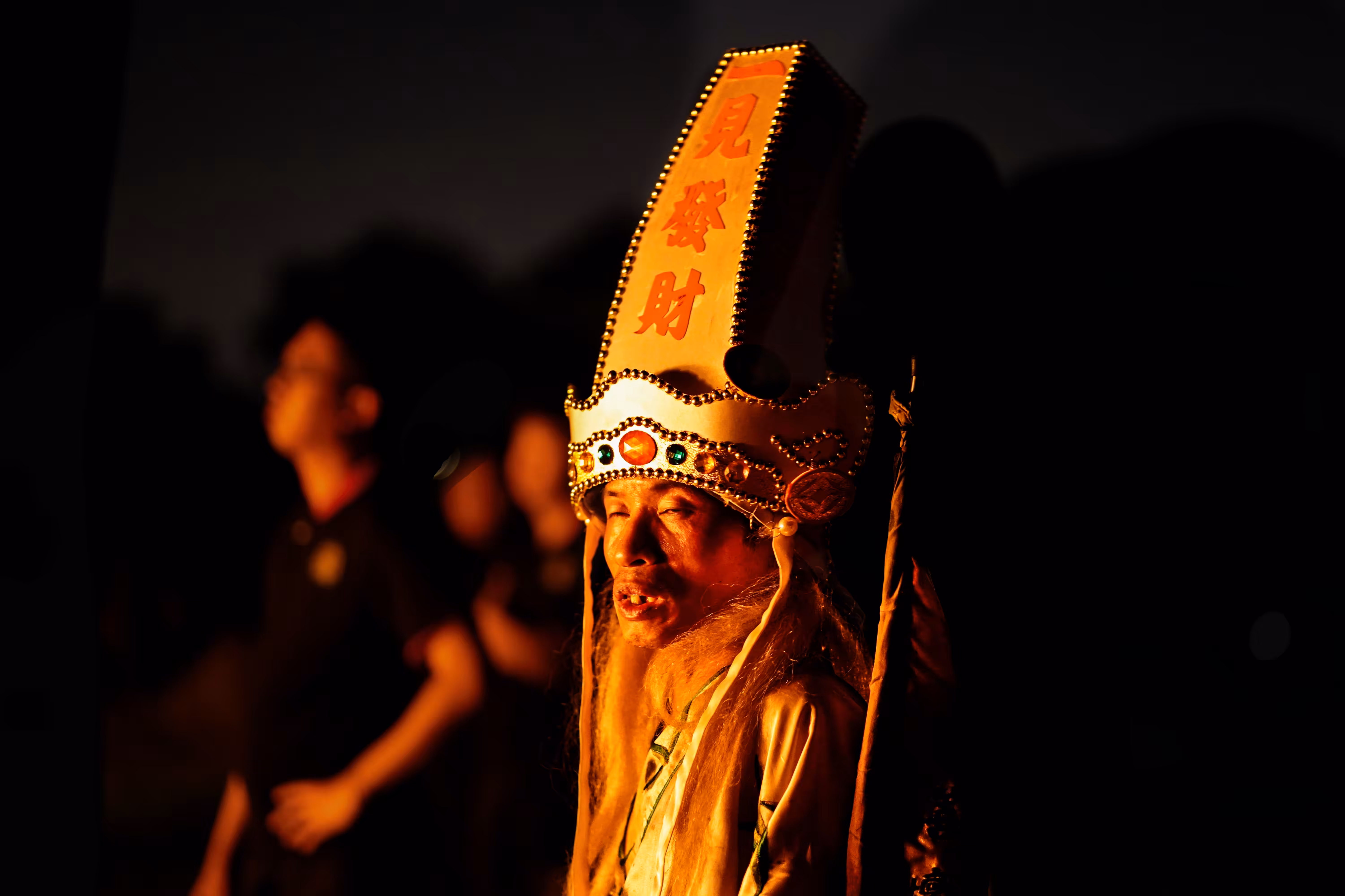 Night-time Cemetery Rituals (11) - Spirit medium possessed by Hell deity who had kidnapped spirits