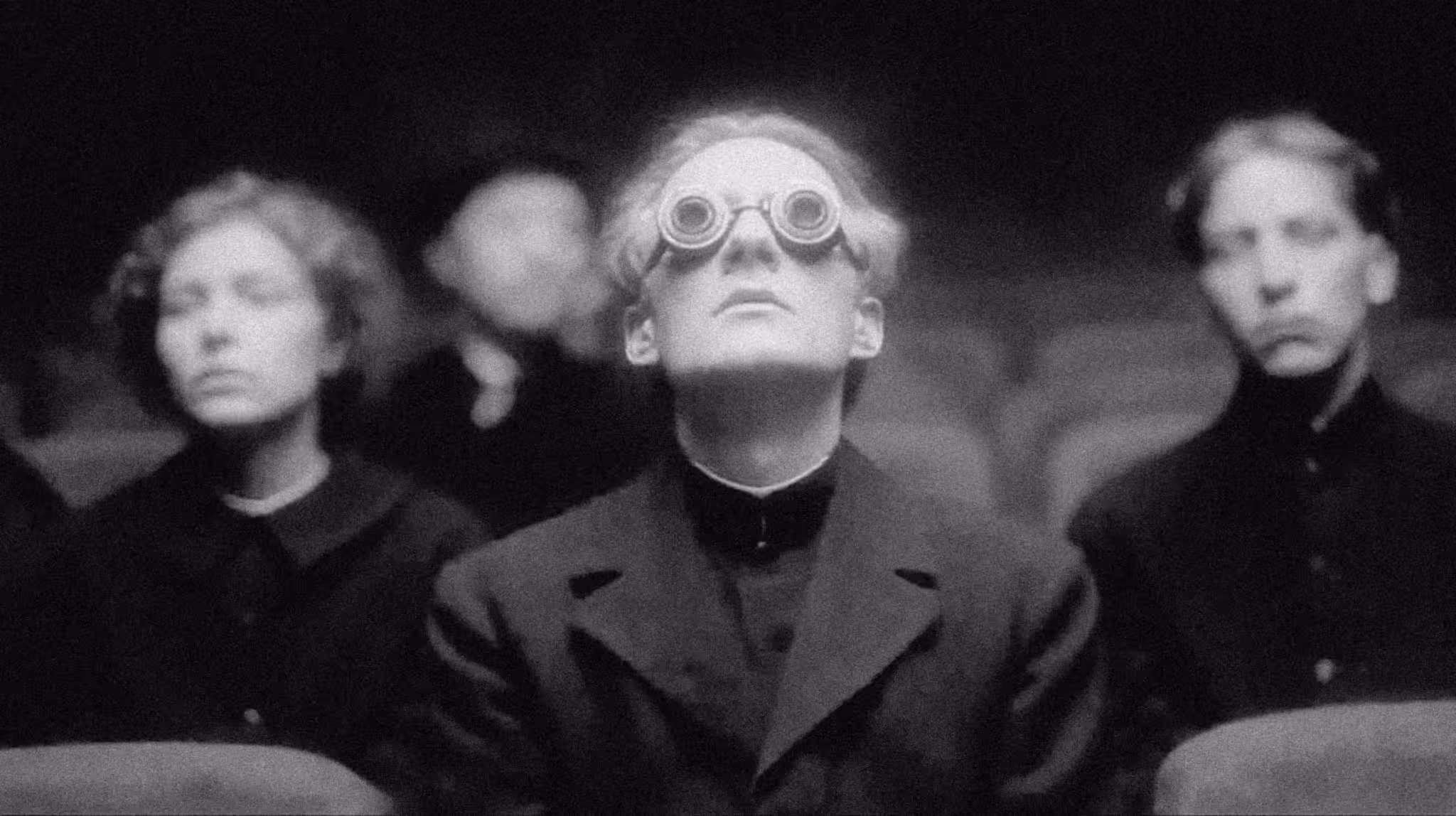 The Other Side of Silence: The Desire of Frame