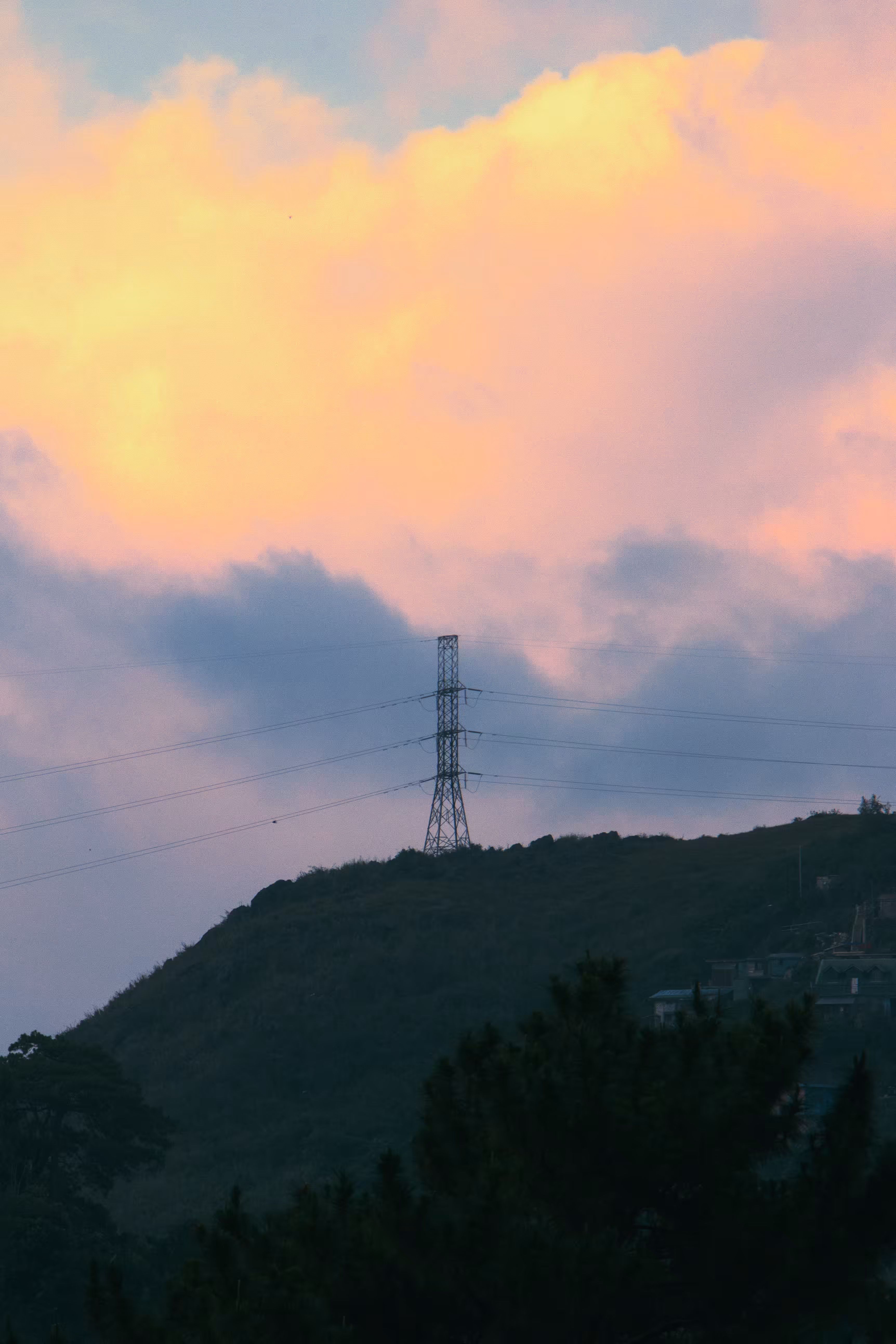 Clouds on Pylon