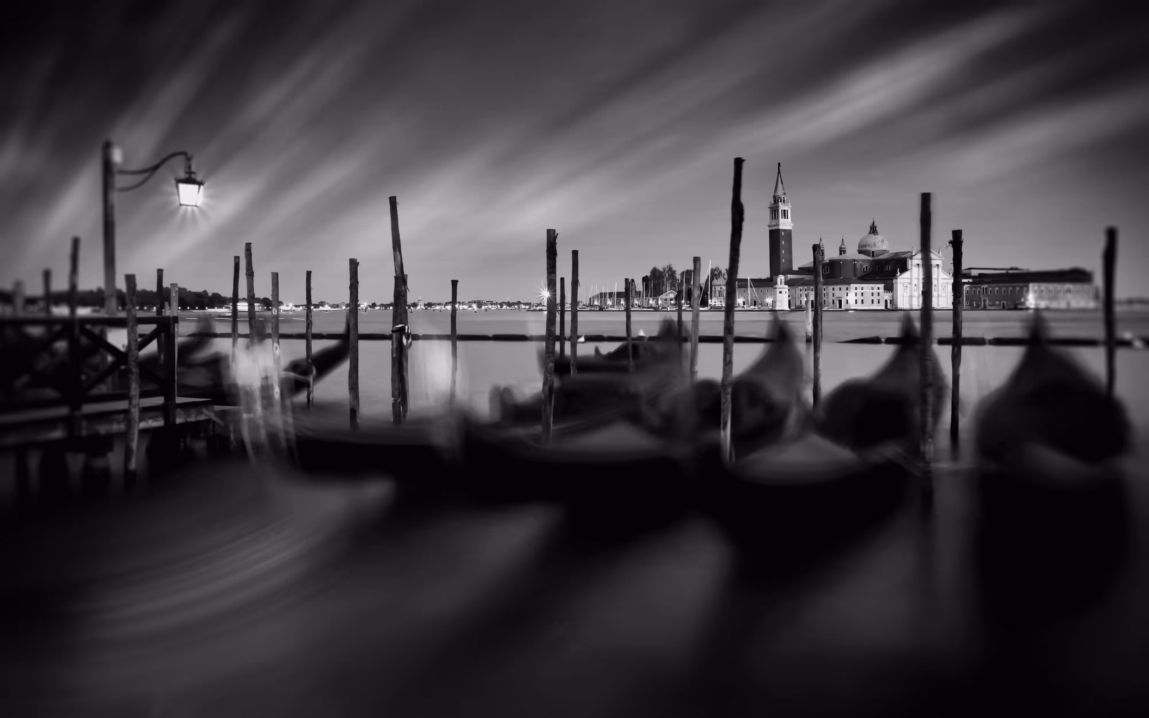 #23 Achromatic World | Venice
