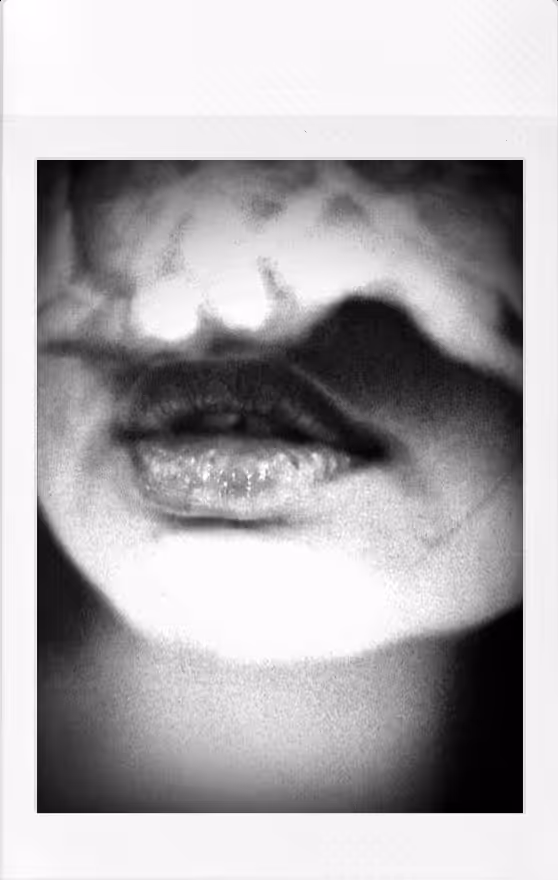 Noir Women lips 