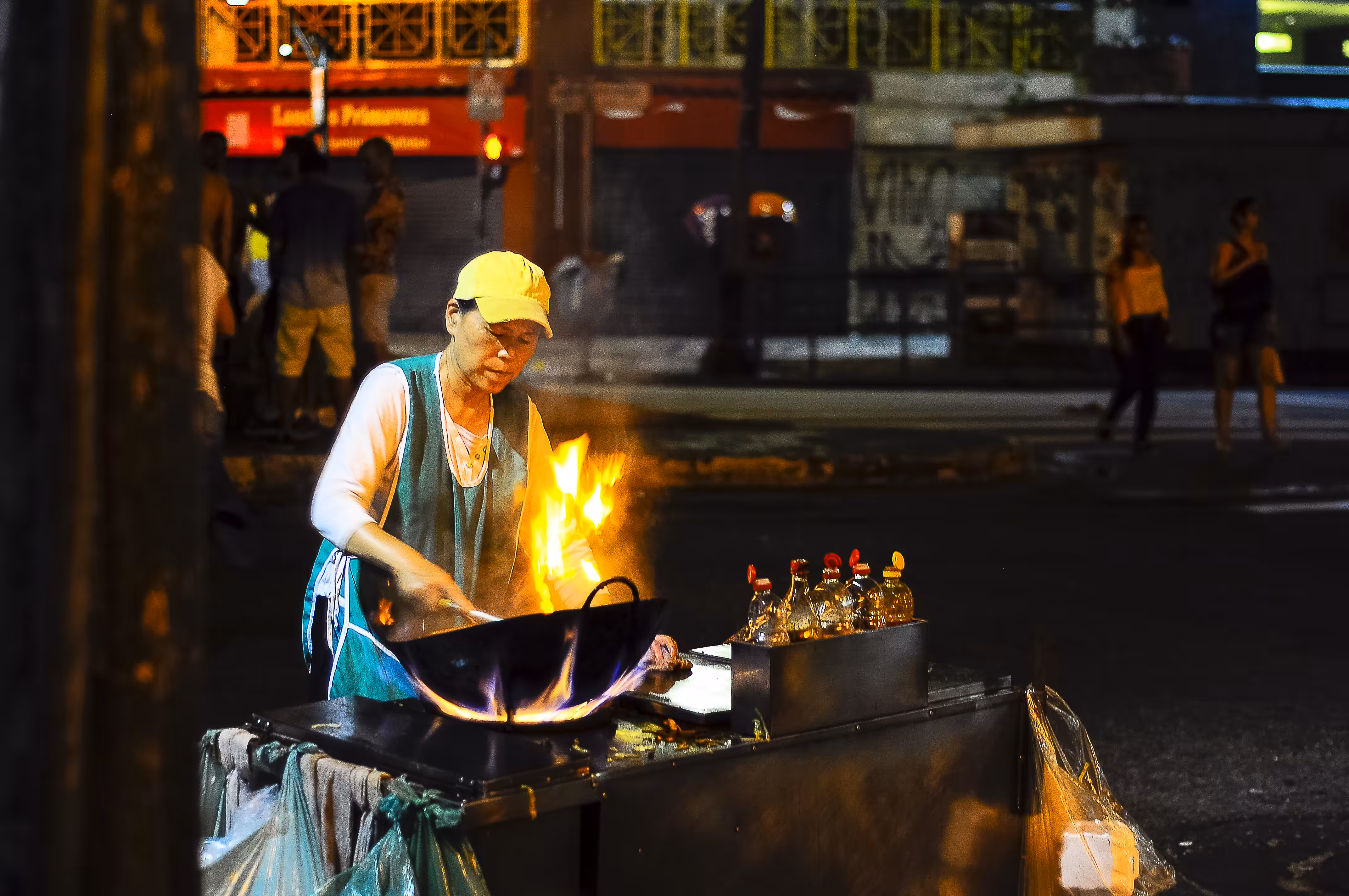Cook of the Metropolis [There Will Be One Yakissoba Left] [Vai Que Sobra Um Yakissoba]