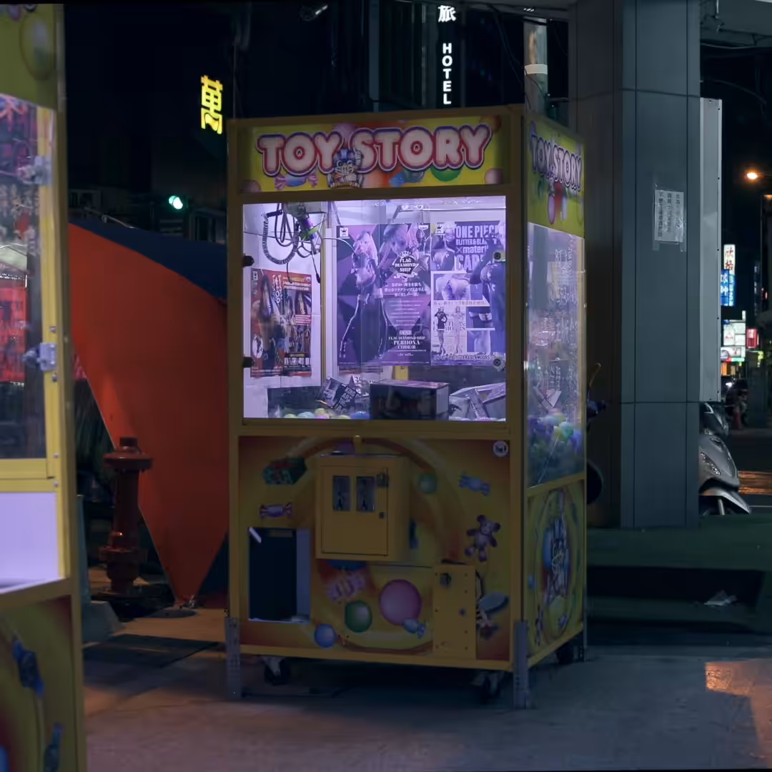 Lock-in Vending Machine 018
