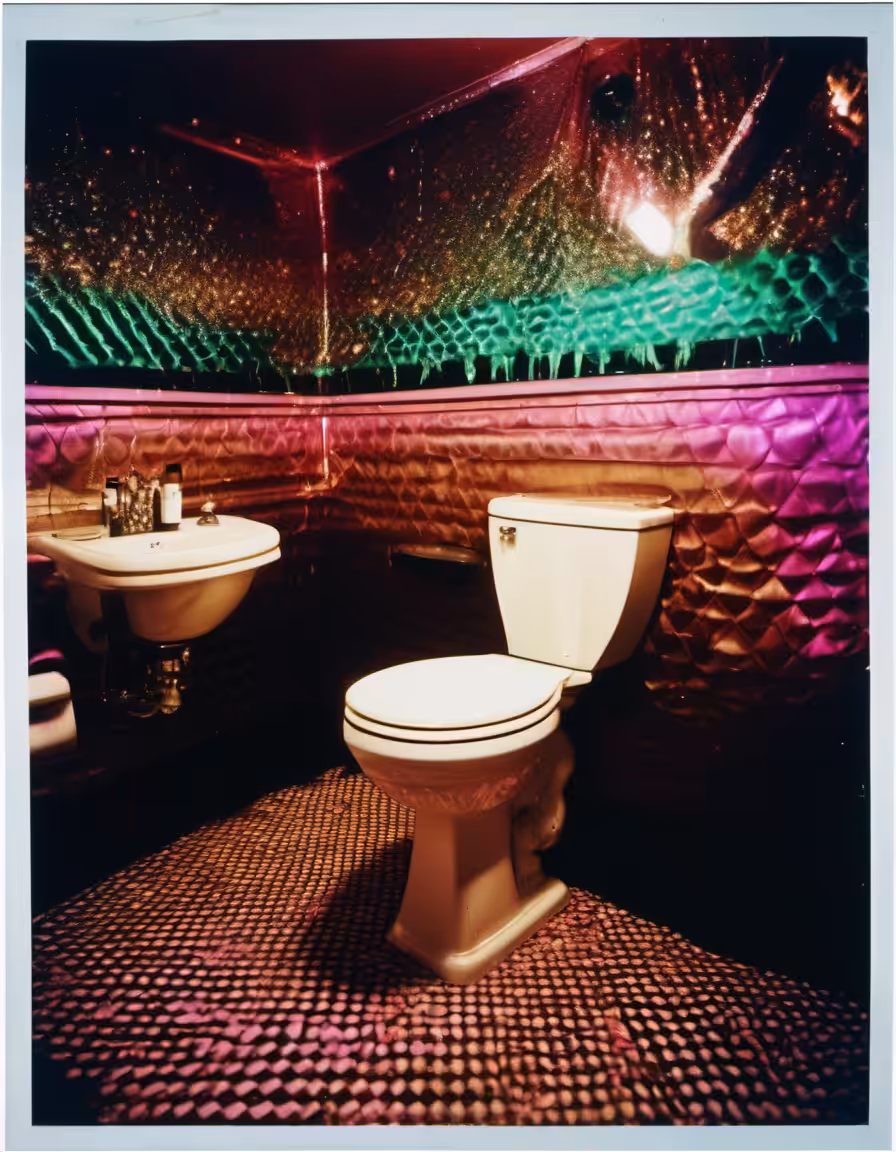 Club Restrooms With Threatening Auras #98