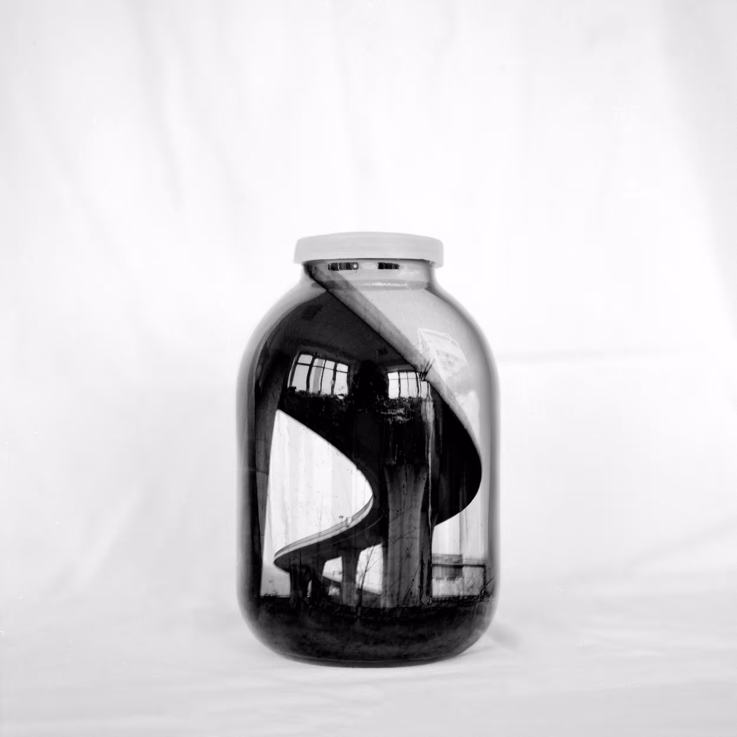 Jar with personal bridge