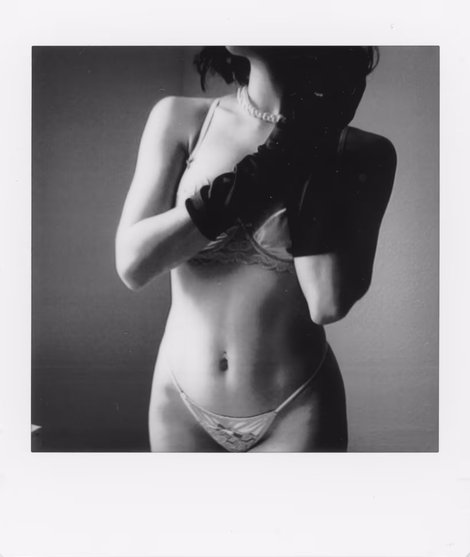 Longer gloves noir instax square expired 