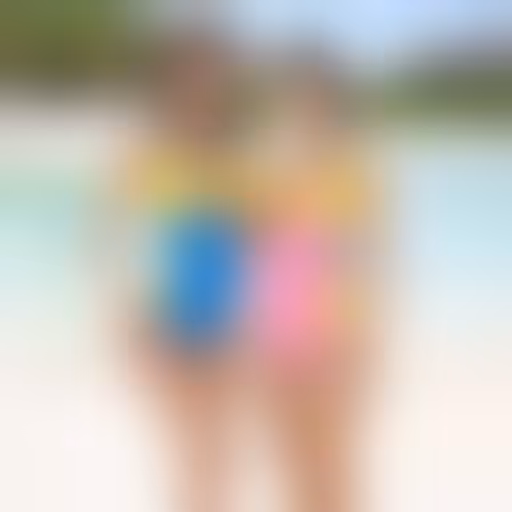 Thuy Tien et Albertine en maillot de bain