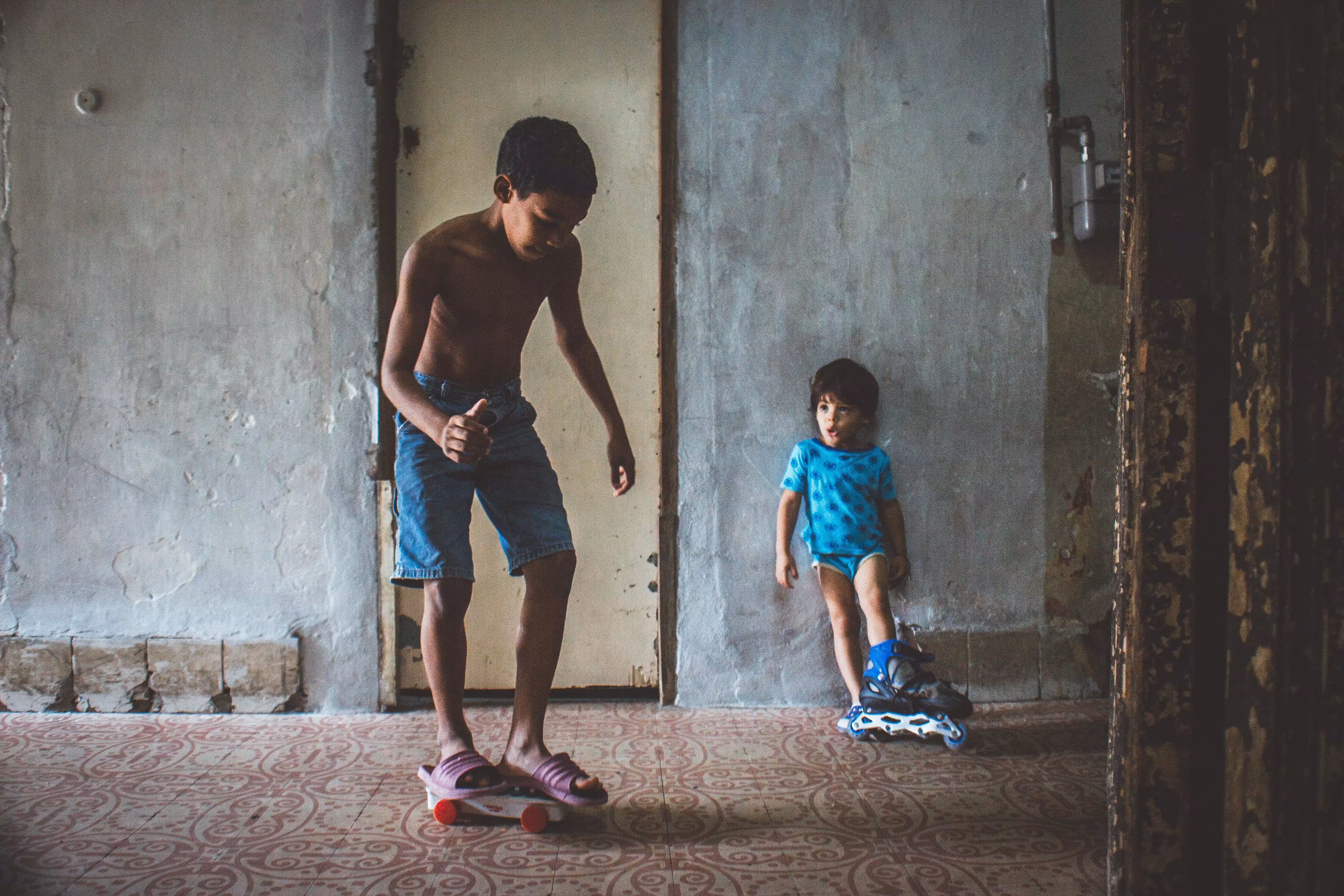 Children play 02