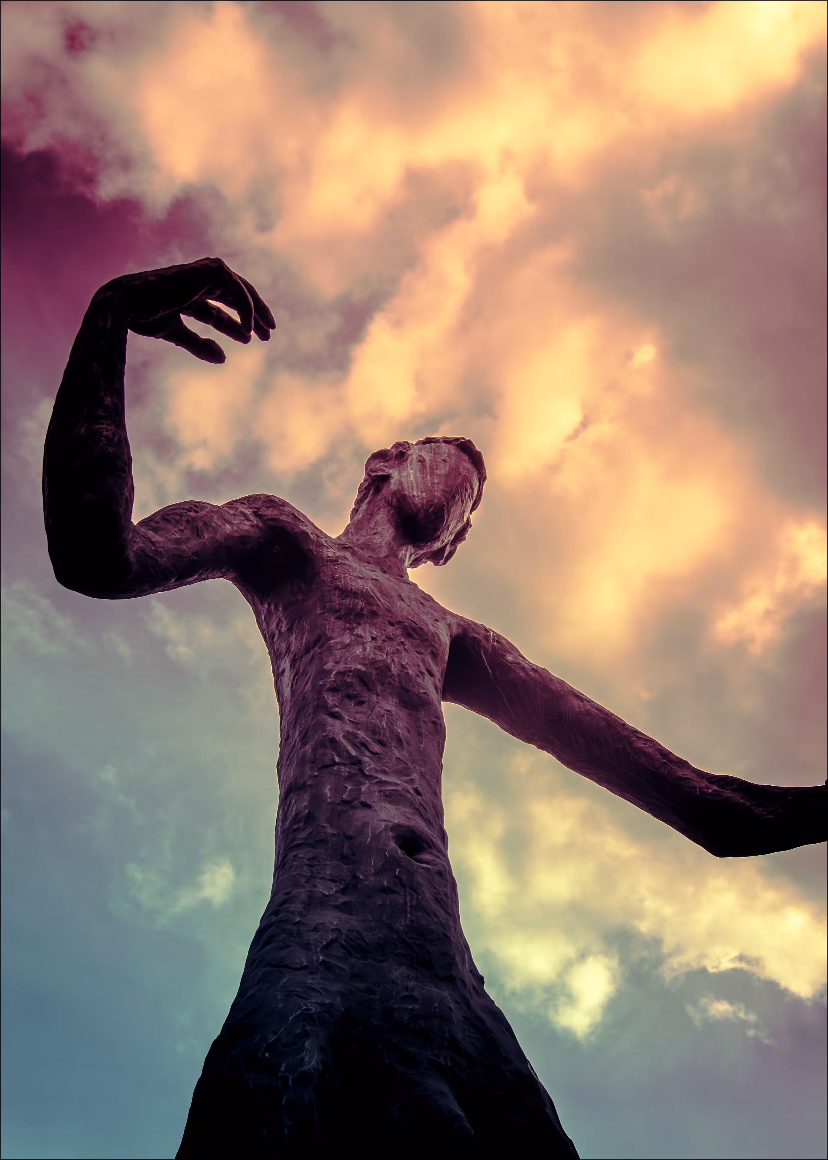┤THE EMPTY GOD DANCES WITH THE BLACK SPIRITS├
