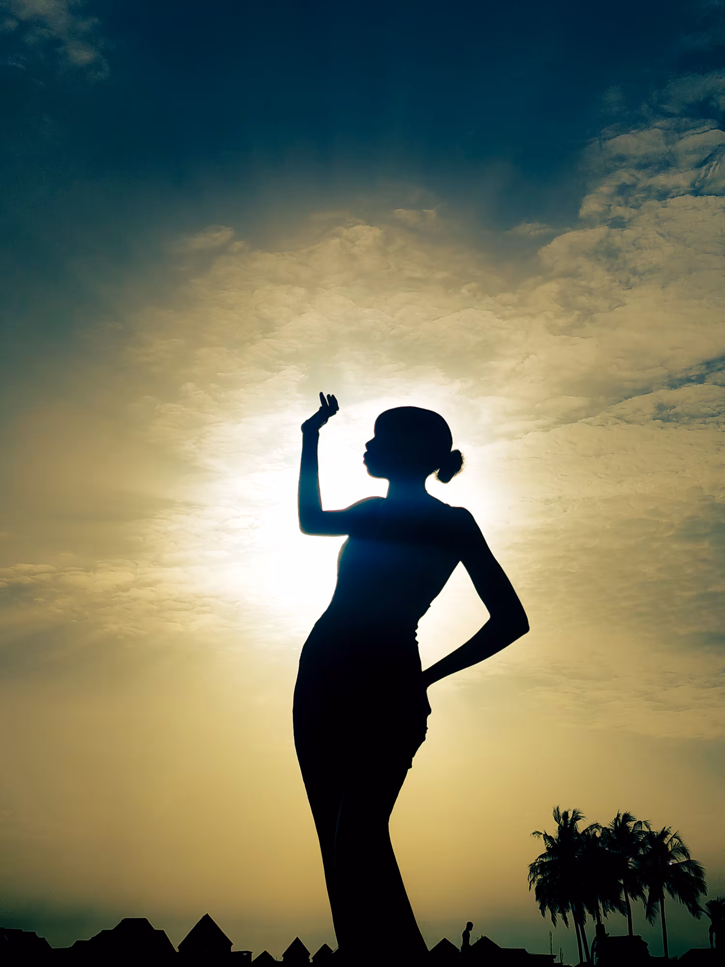 Body is Art: Her Golden Hour
