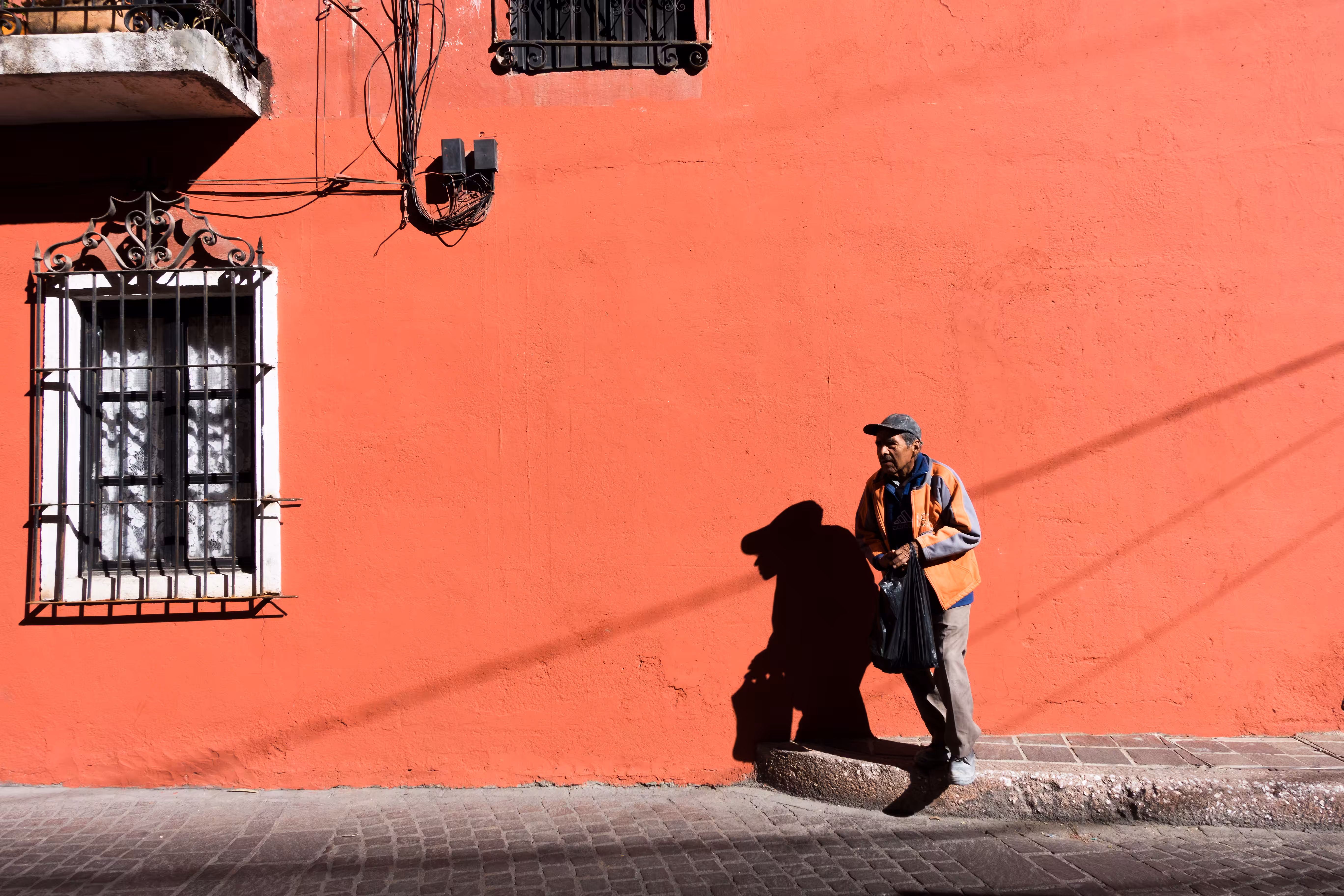 tres (3)