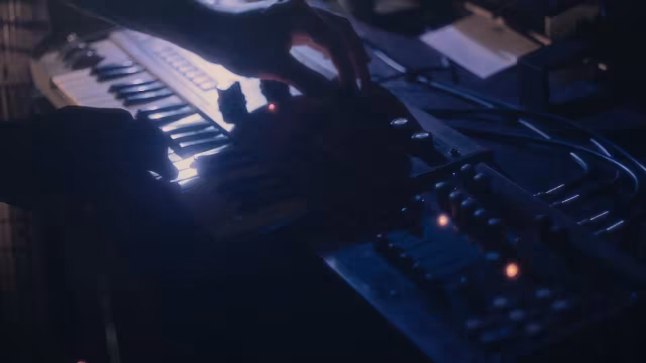 #110 ambient synth gtr