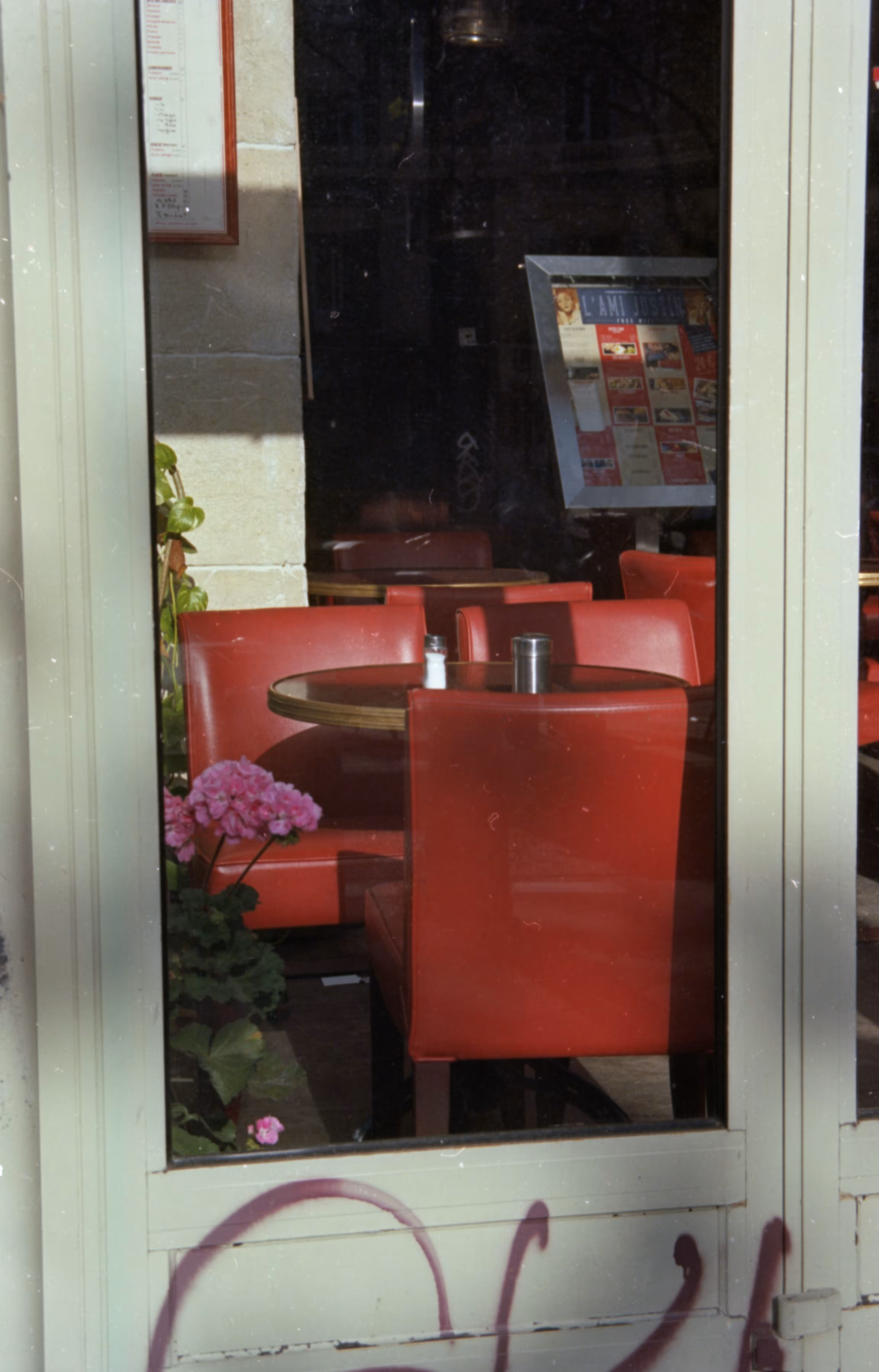 chaise et banquette rouge
