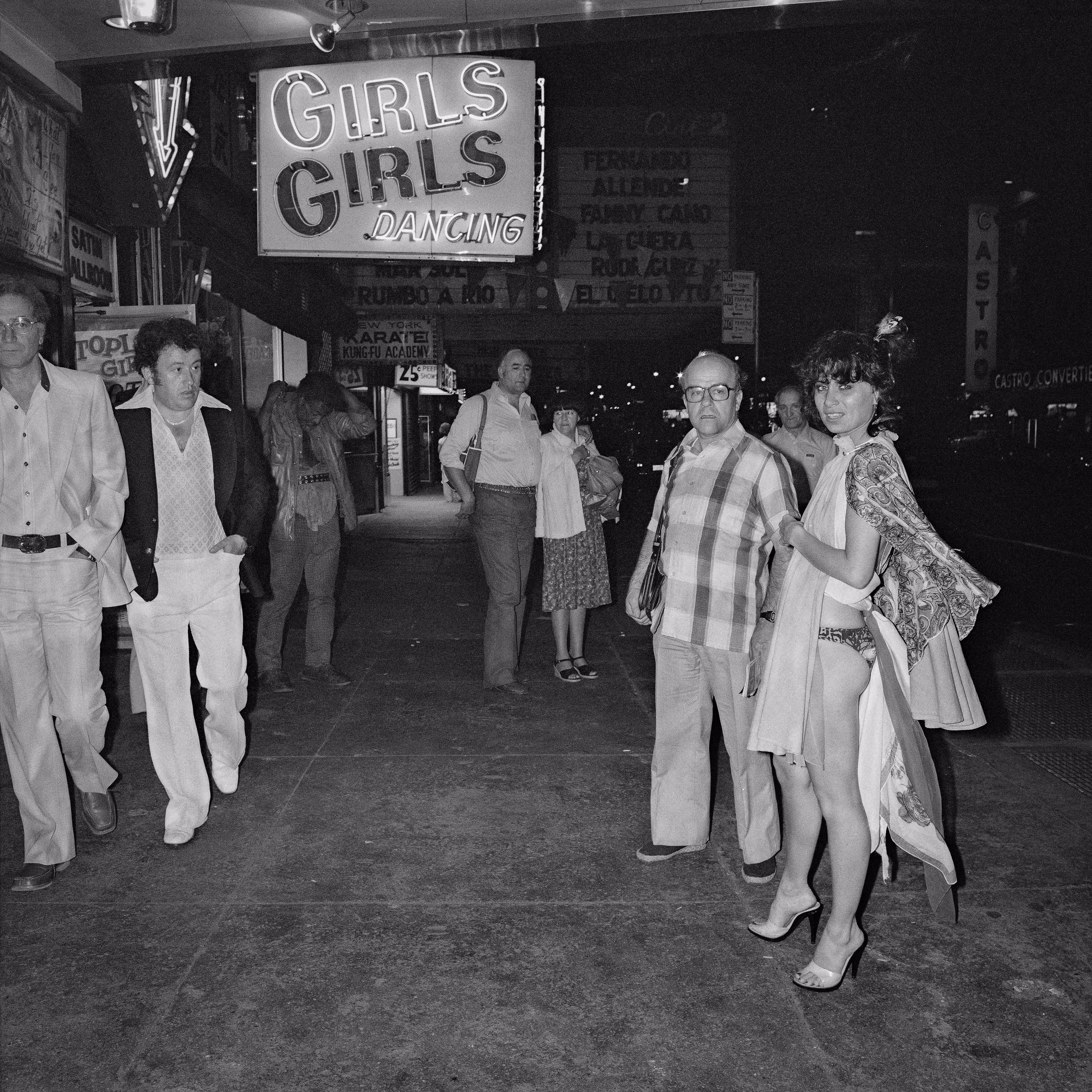 QuirkyVision 45RPM - Girls Girls Girls Dancing with Judi Jupiter in Times Square