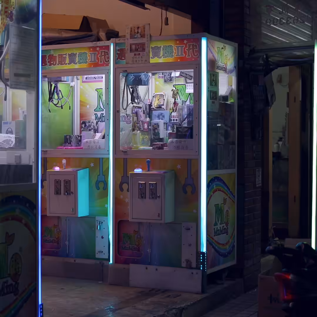 Lock-in Vending Machine 008