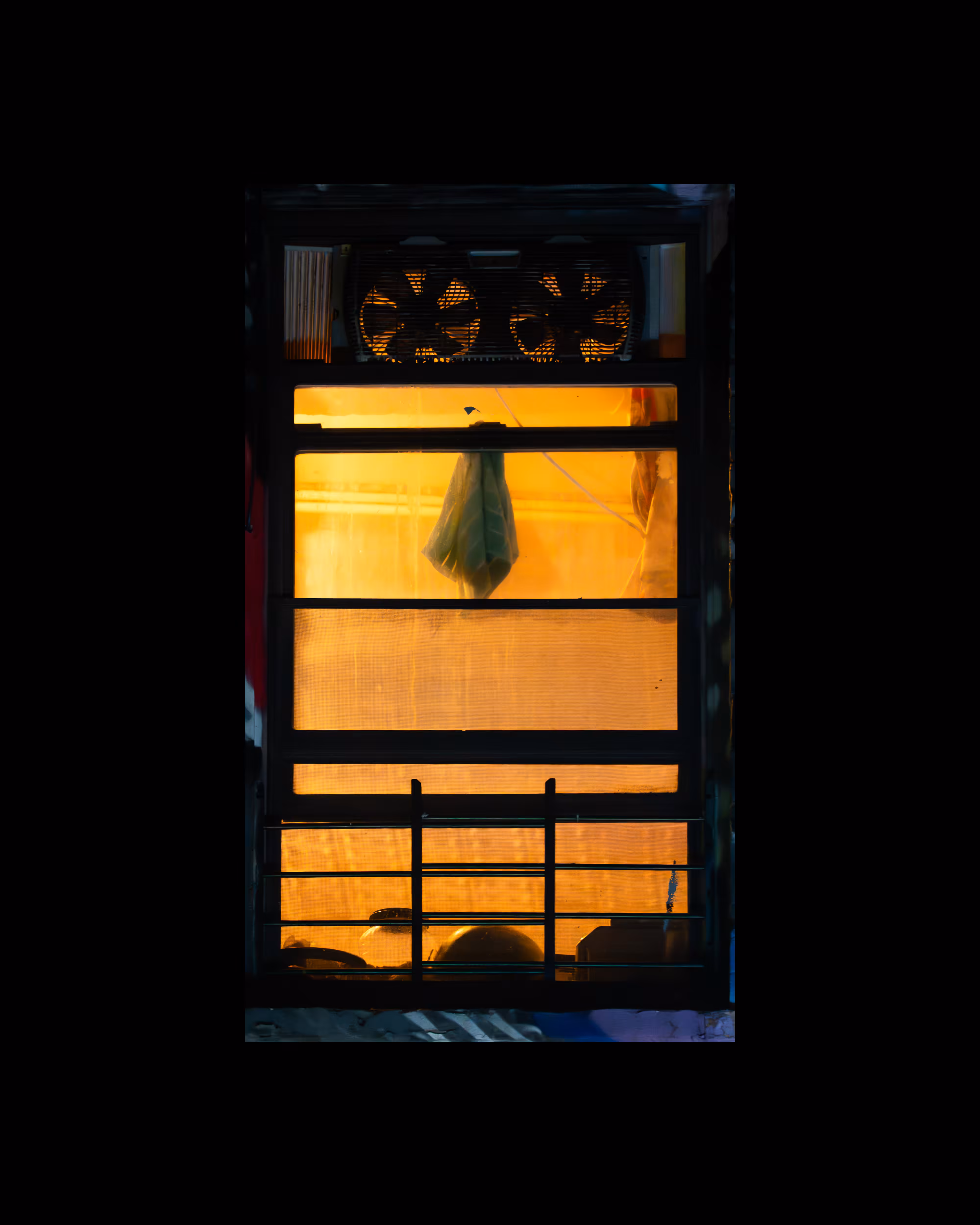 WINDOW 702