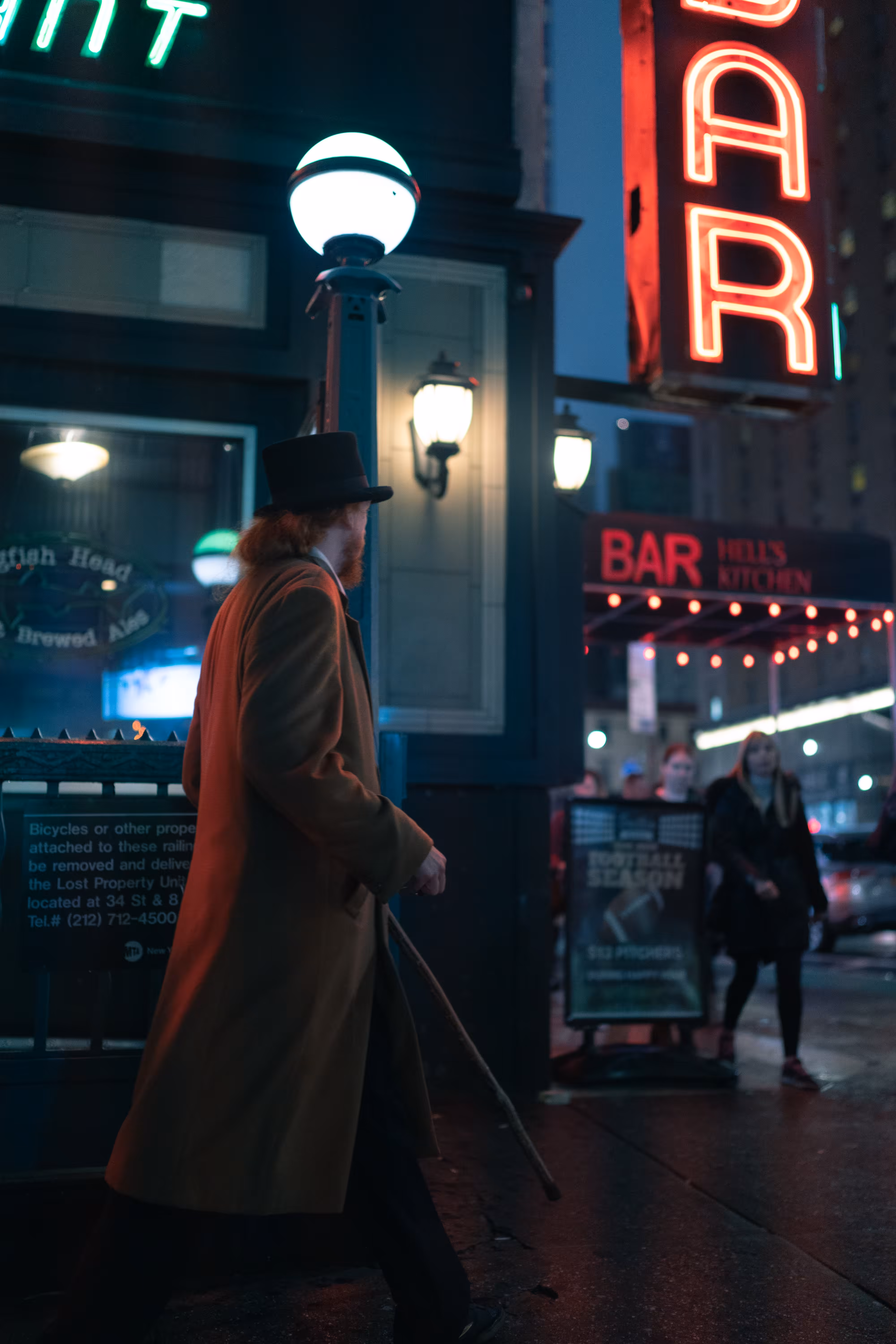 Does the city exist without you? - The man without a face