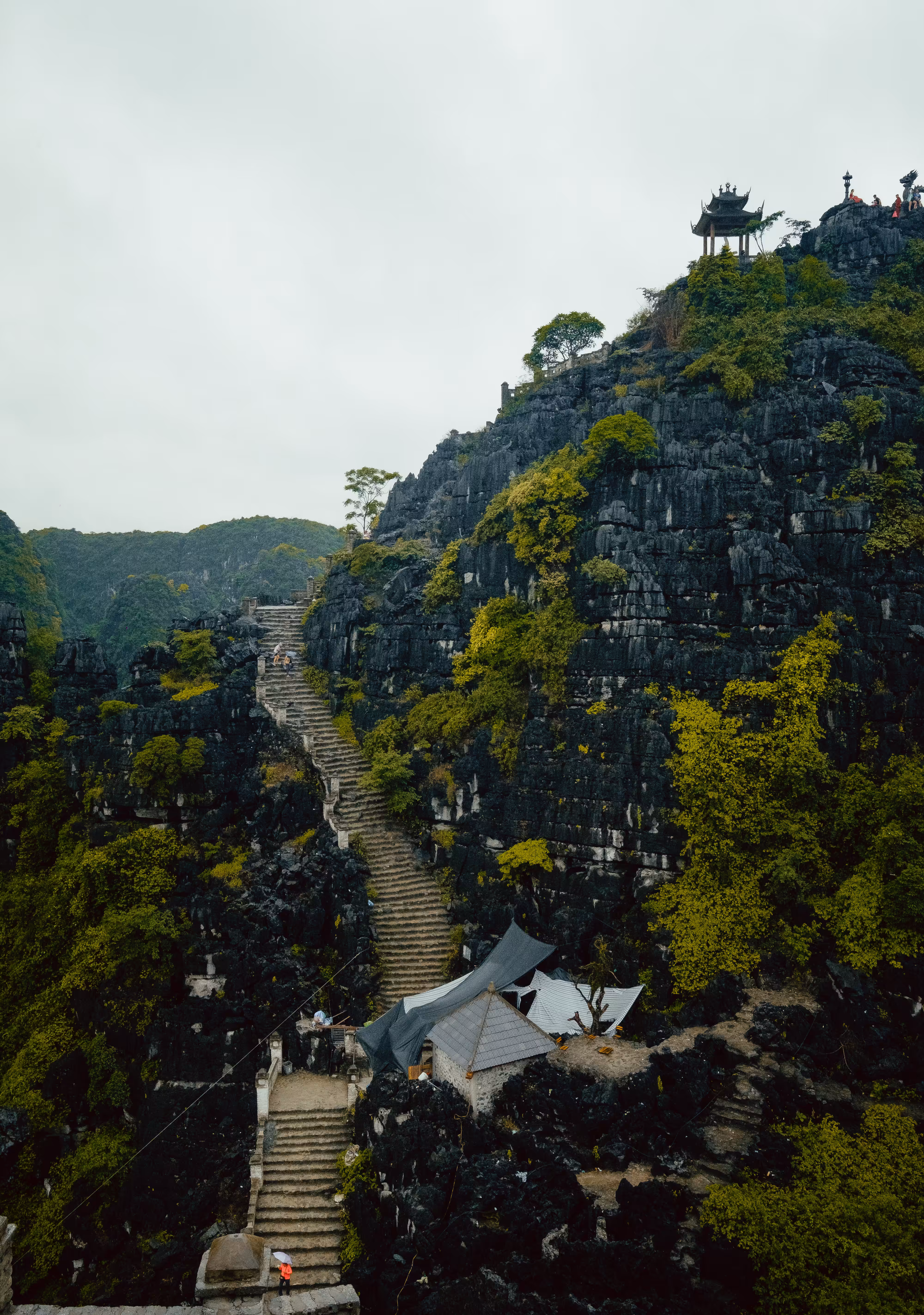 500 steps to Hang Mua Peak