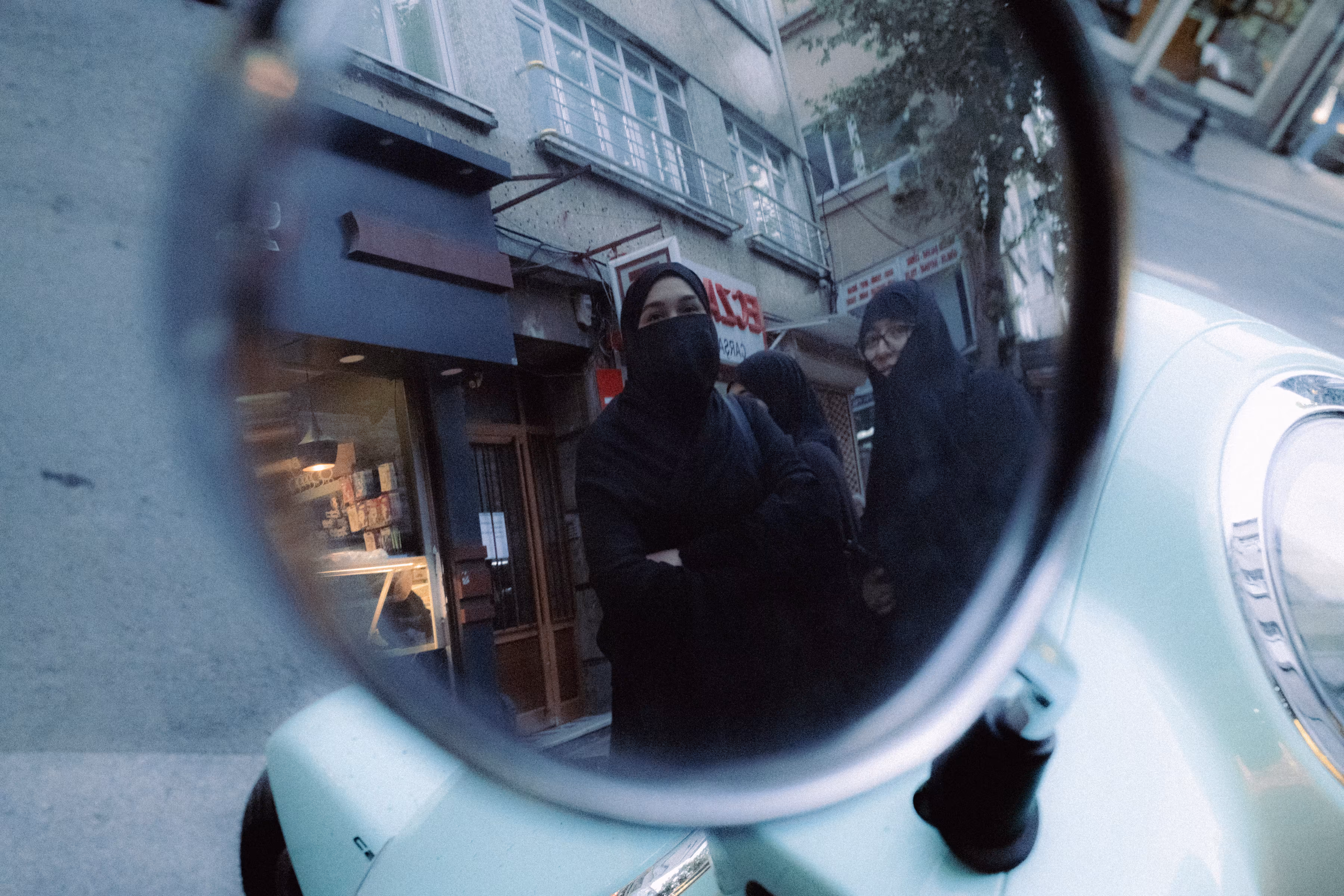 They see me