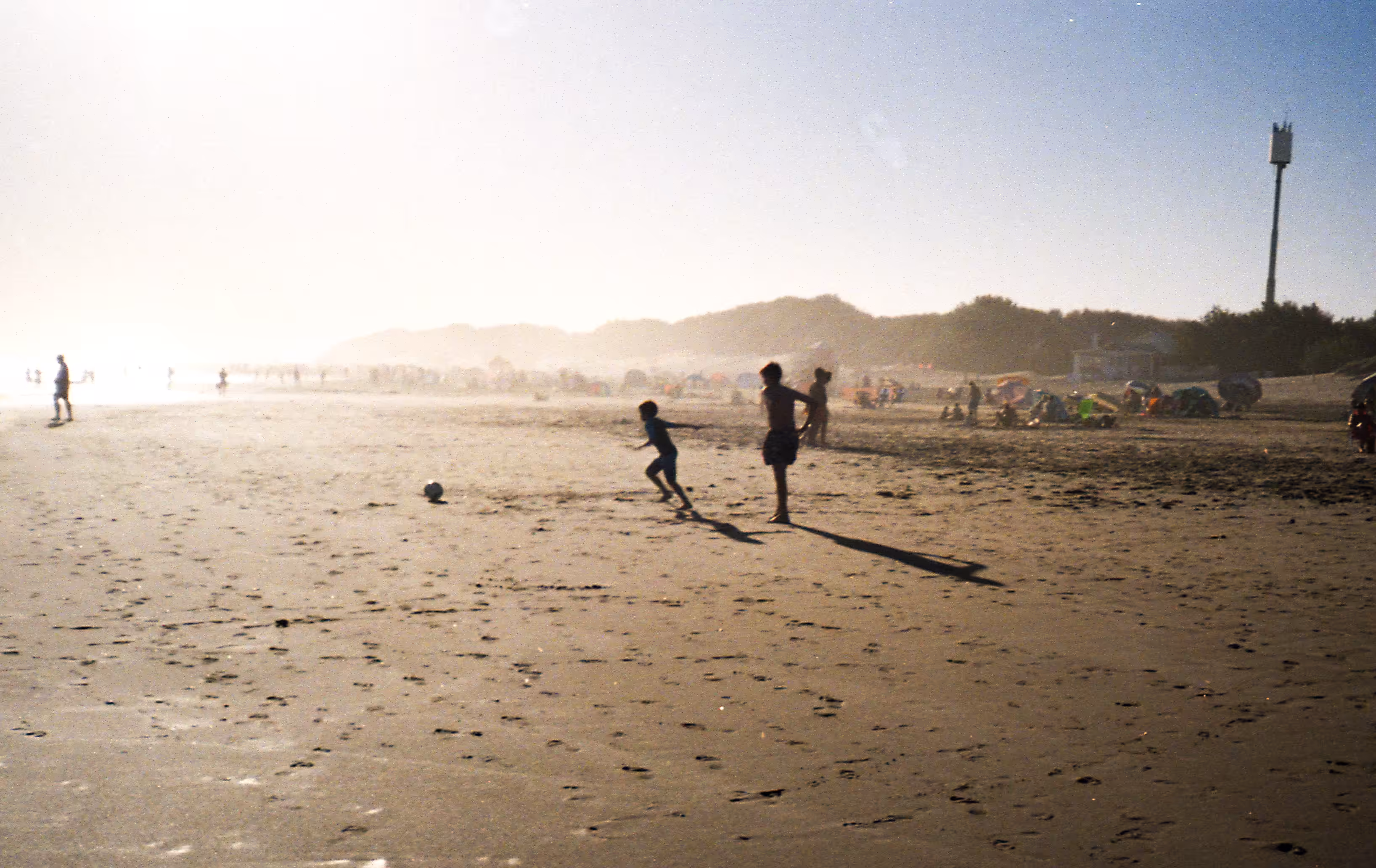 "El fulbito en la playa" - analog series # 05