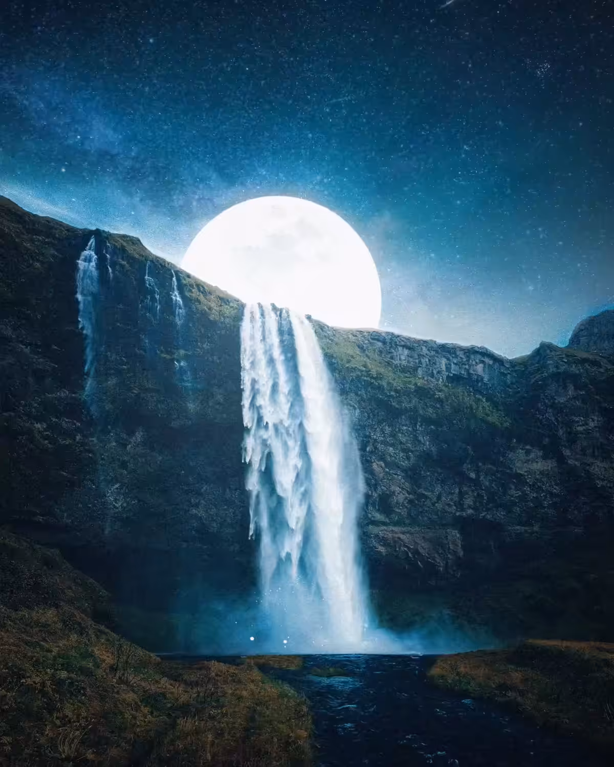 The Flowing Moon