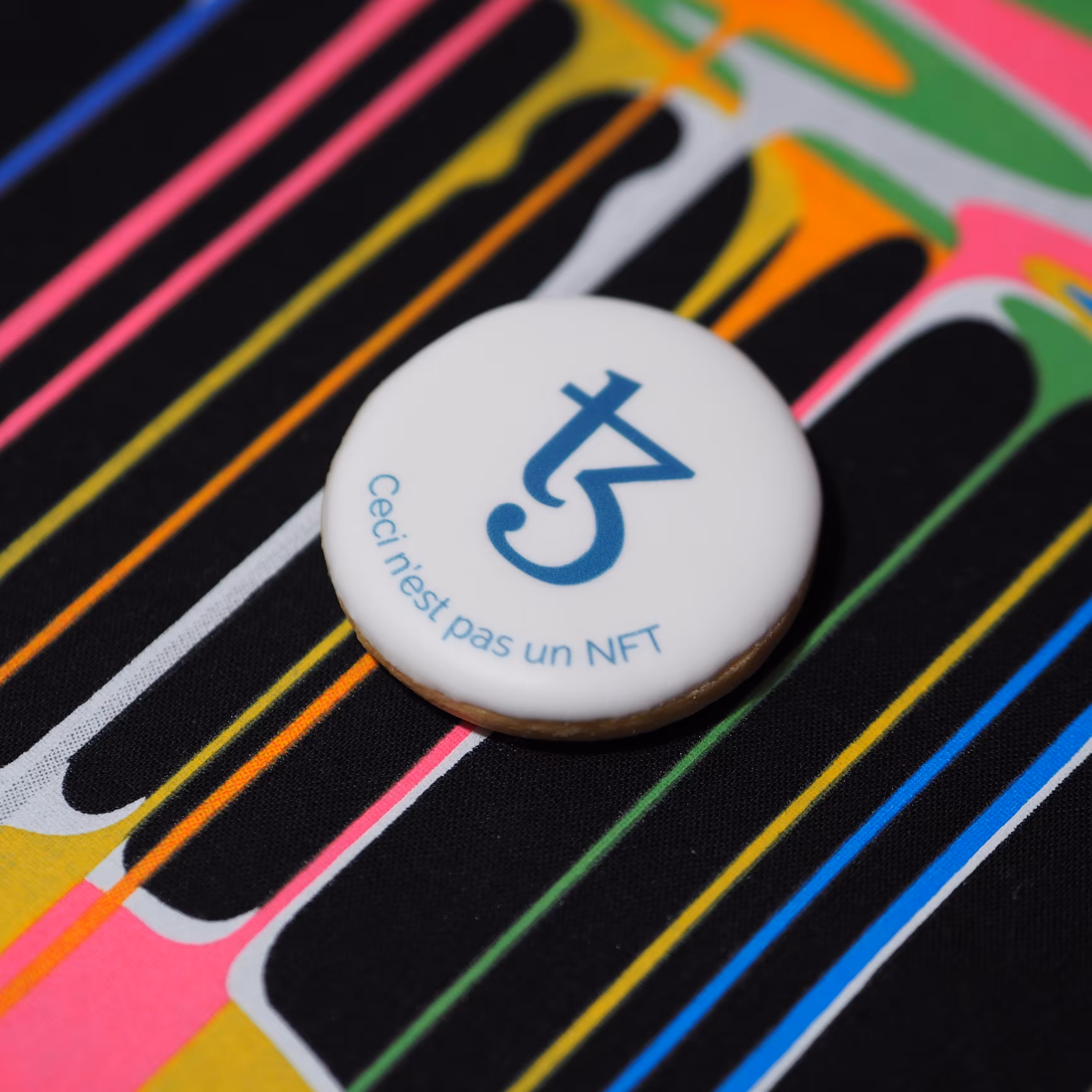 This is not an NFT | "Ceci n'est pas un NFT"