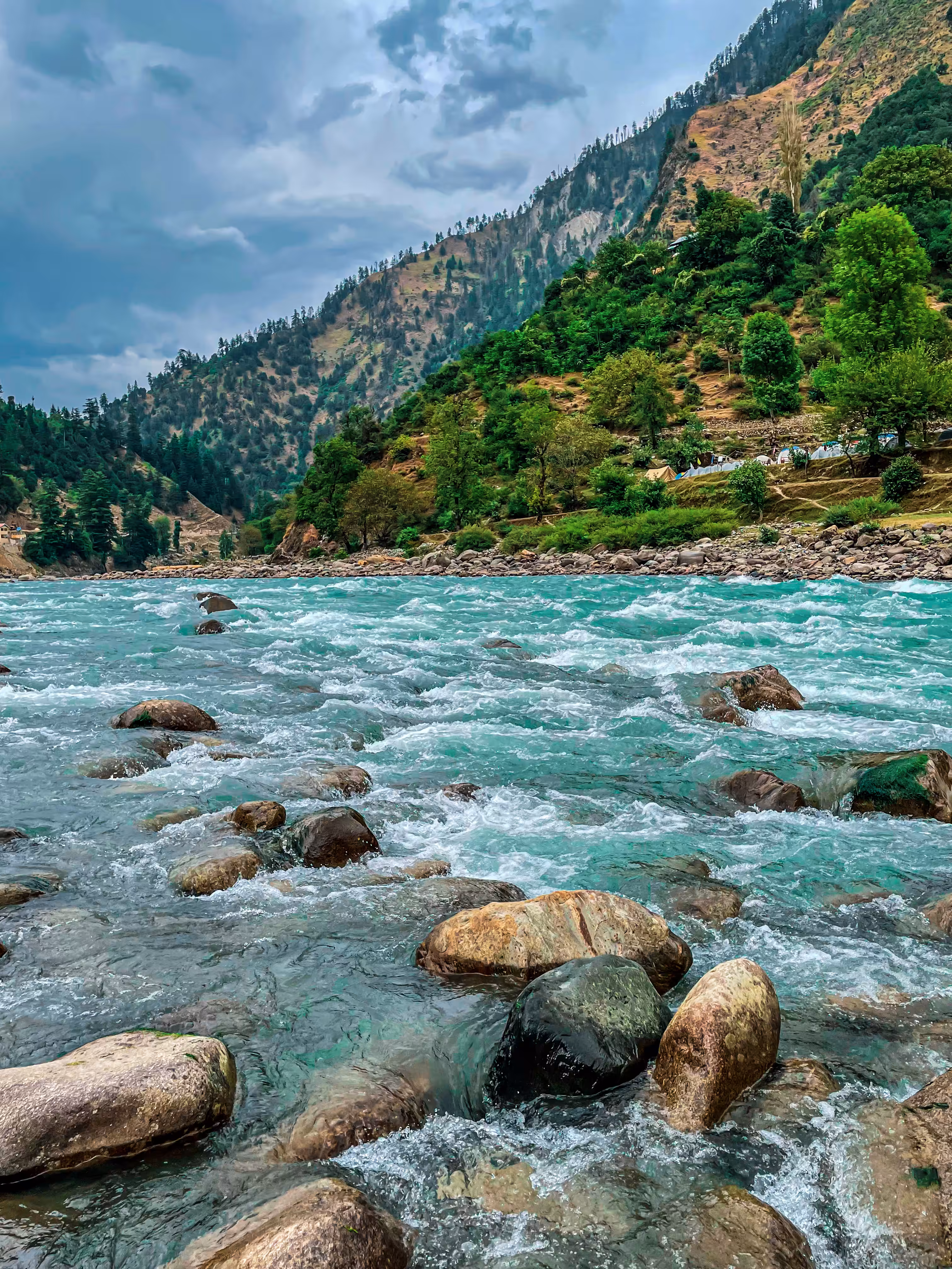 Neelam River Pakistan. 🌊 ⛰️ ❤️