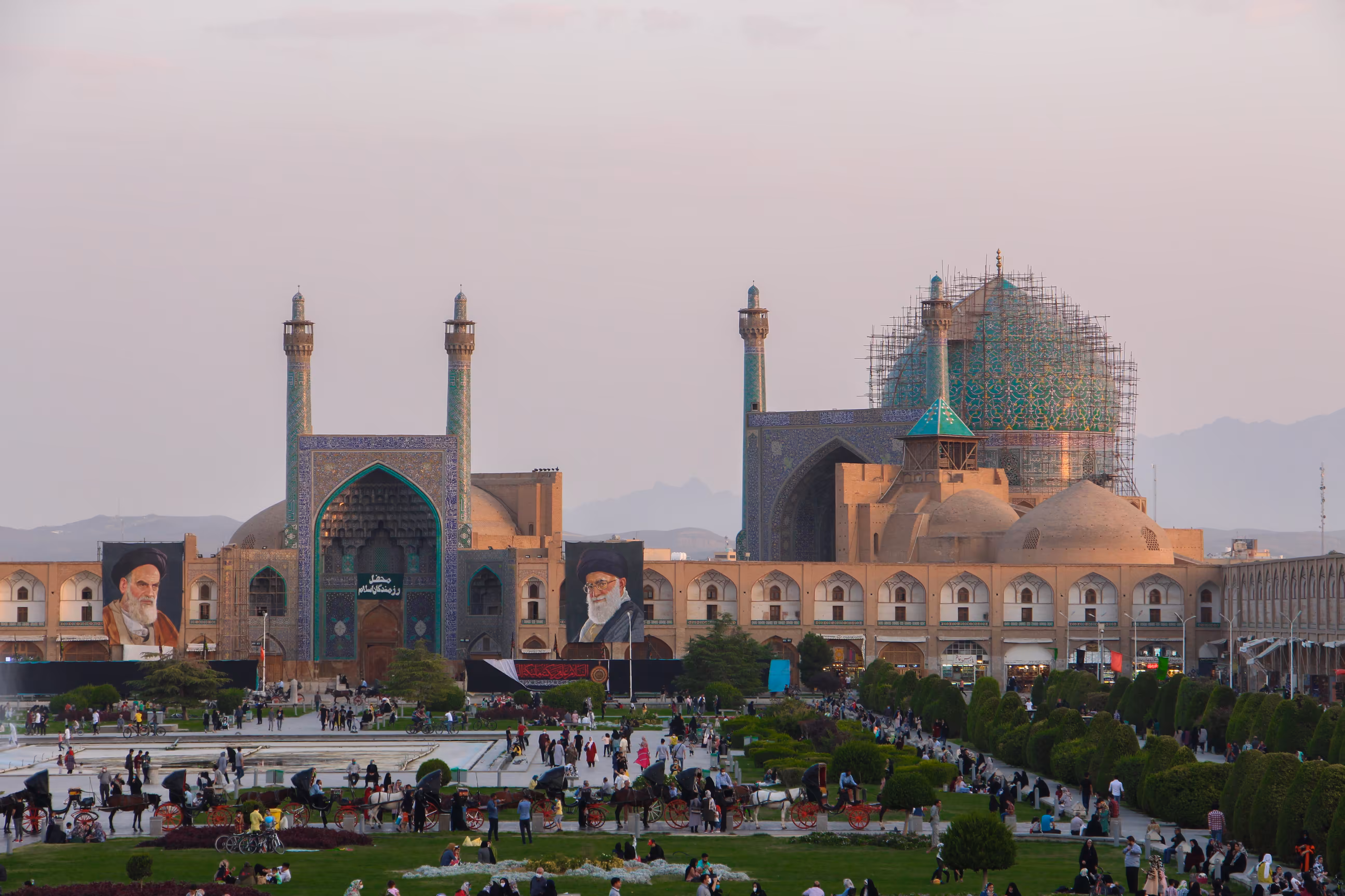 Isfahan, Naqsh-e Jahan Square
