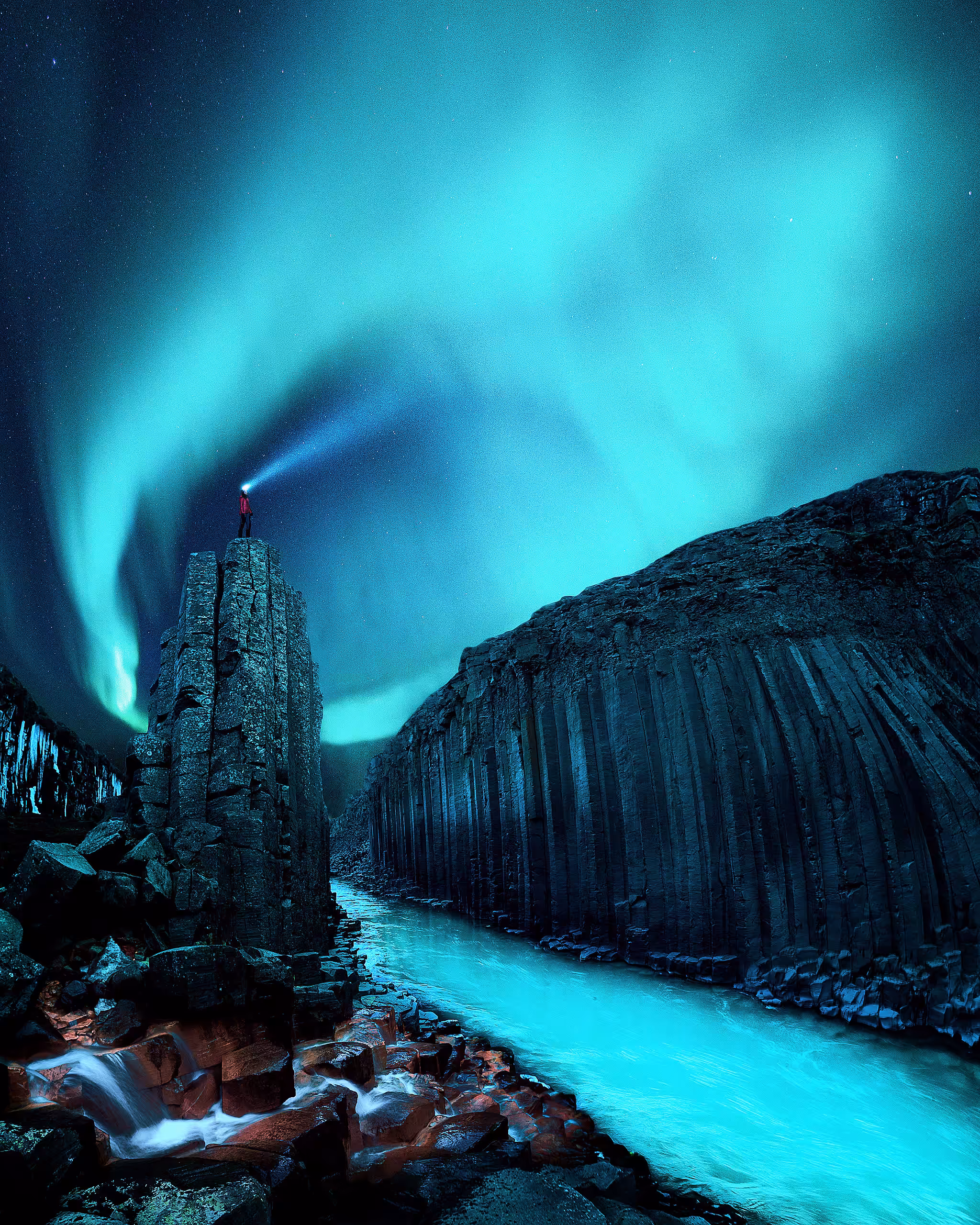 Aurora 8: The Glowing River
