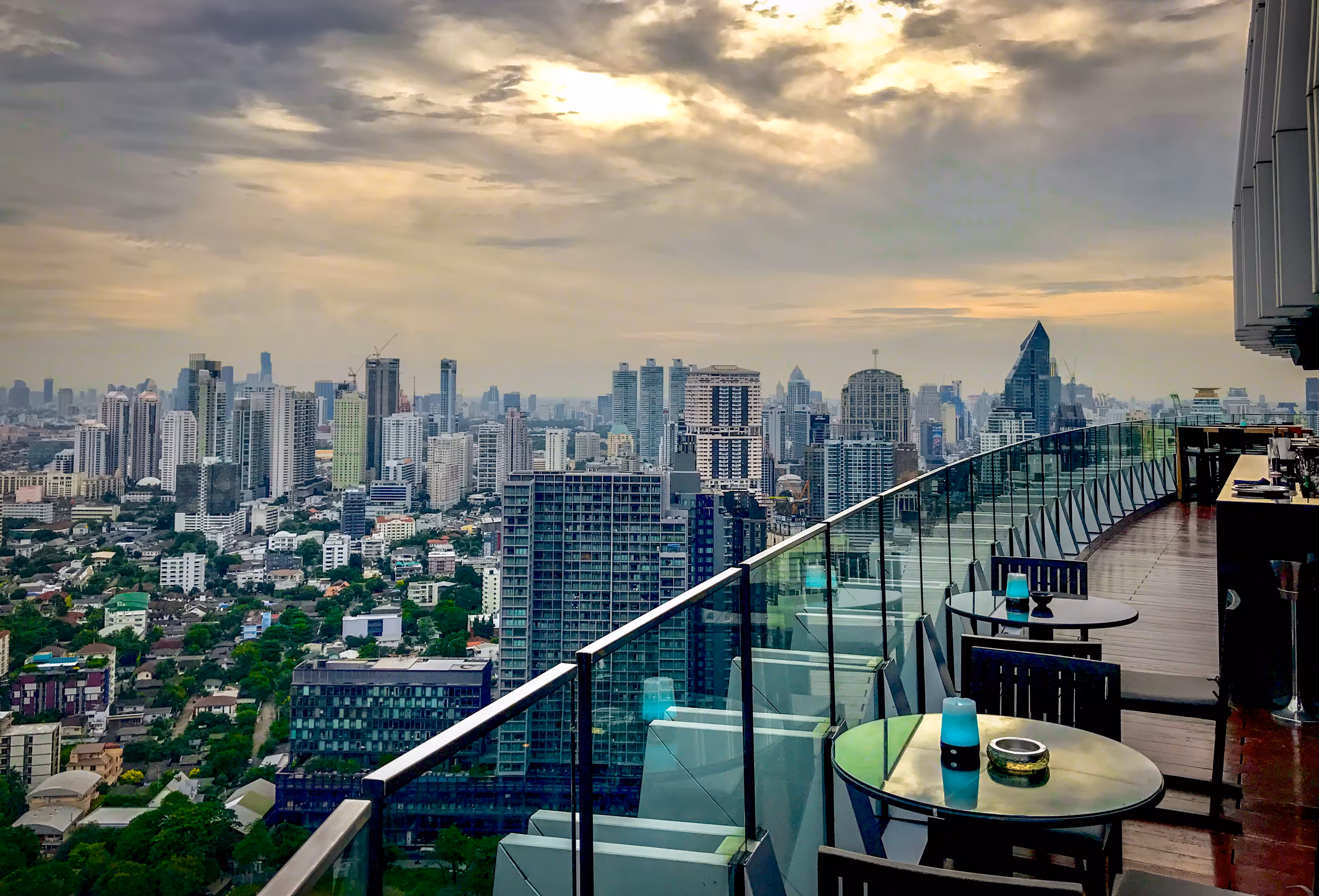 Do you see what I see ?: Table For Two with a View II