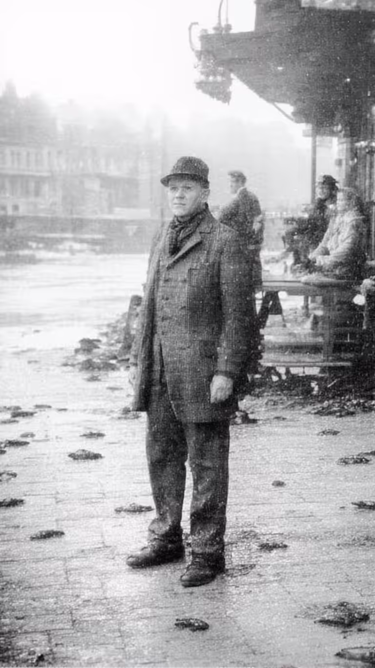 Always Has Been: Chapter 1: The 1935 Frog Invasion of Niagara Falls