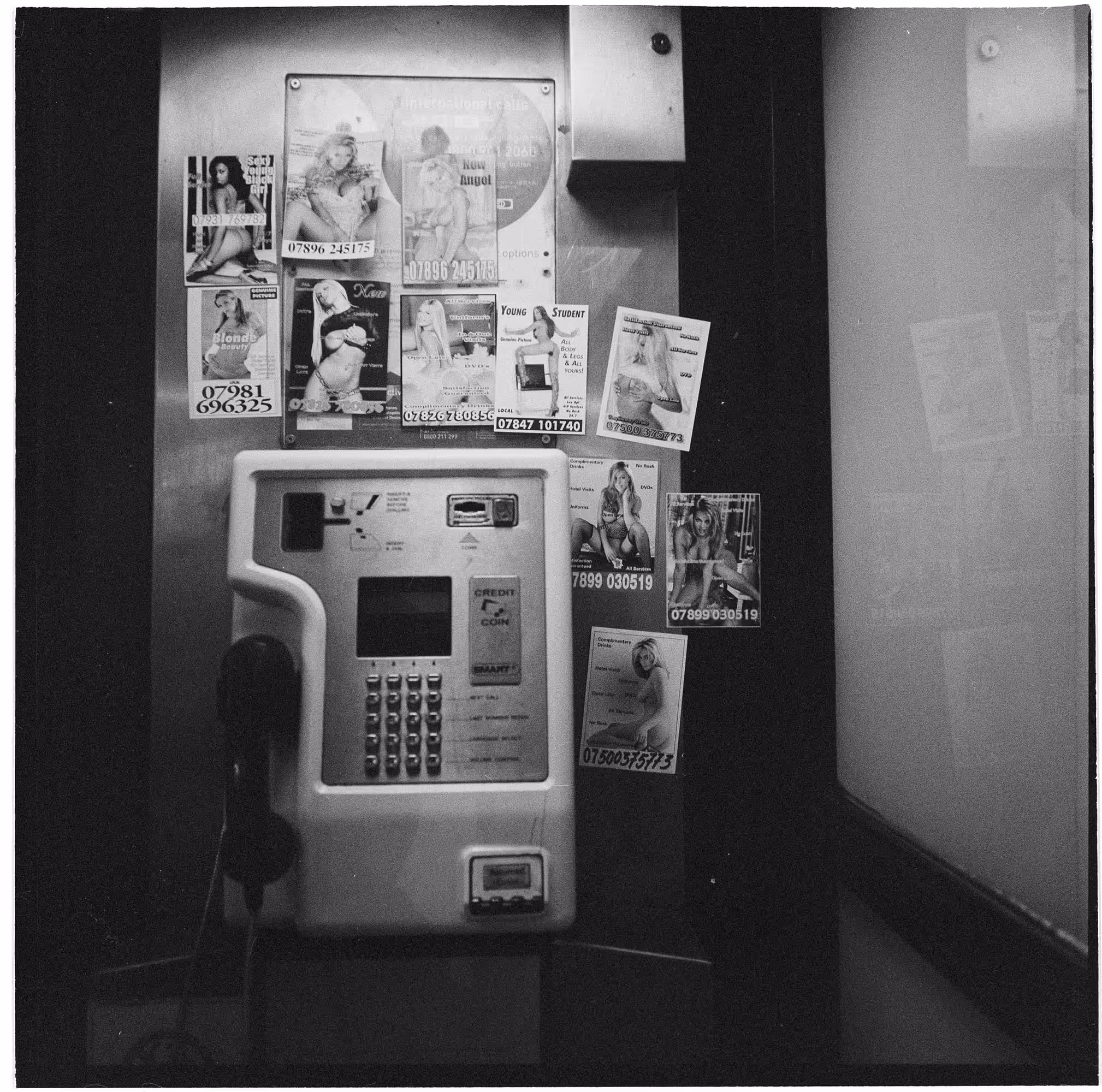 london phone booth 3