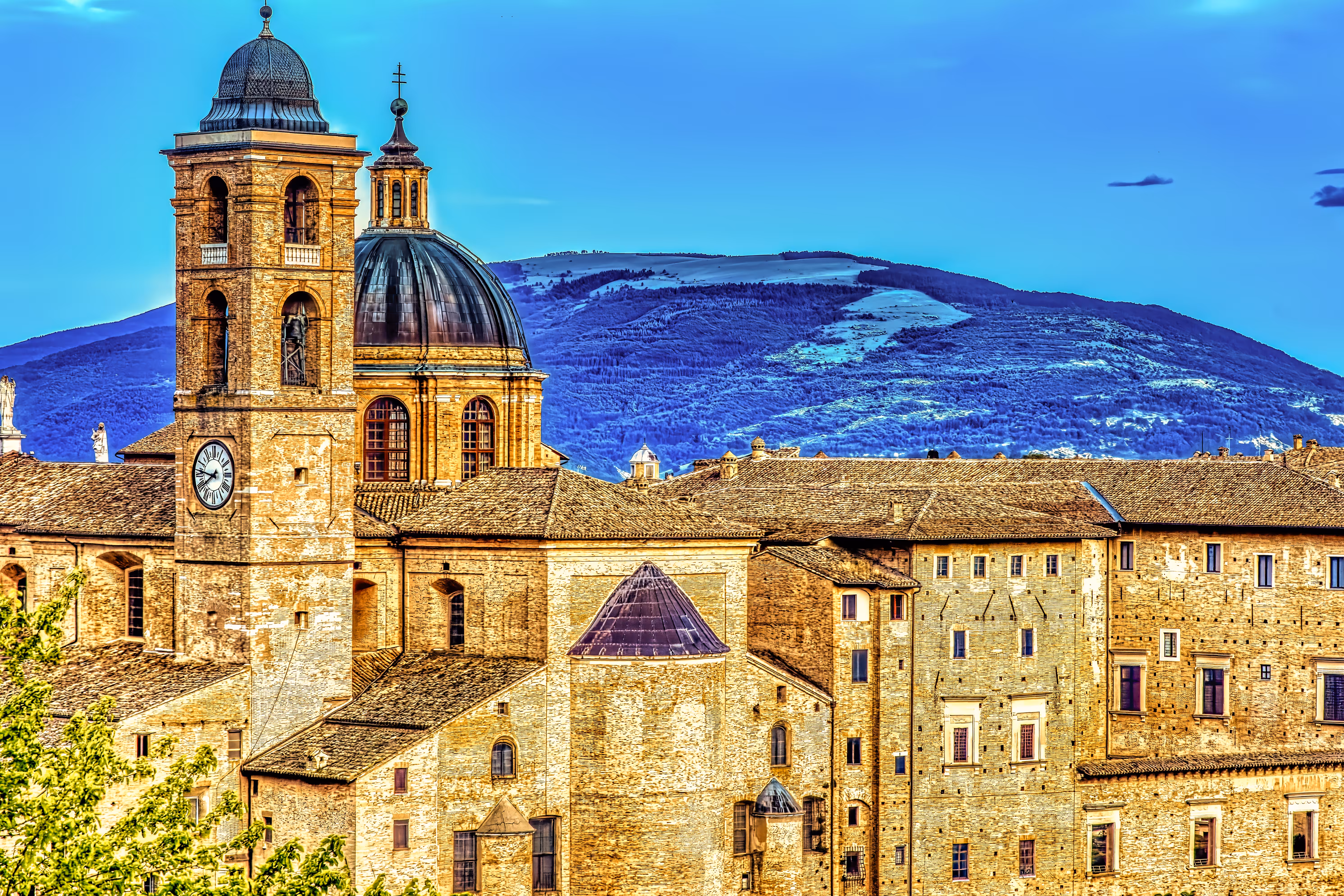 Photography for Advertising, Branding & Editorial: Urbino Skyline – Historic Architecture in the Marche Region