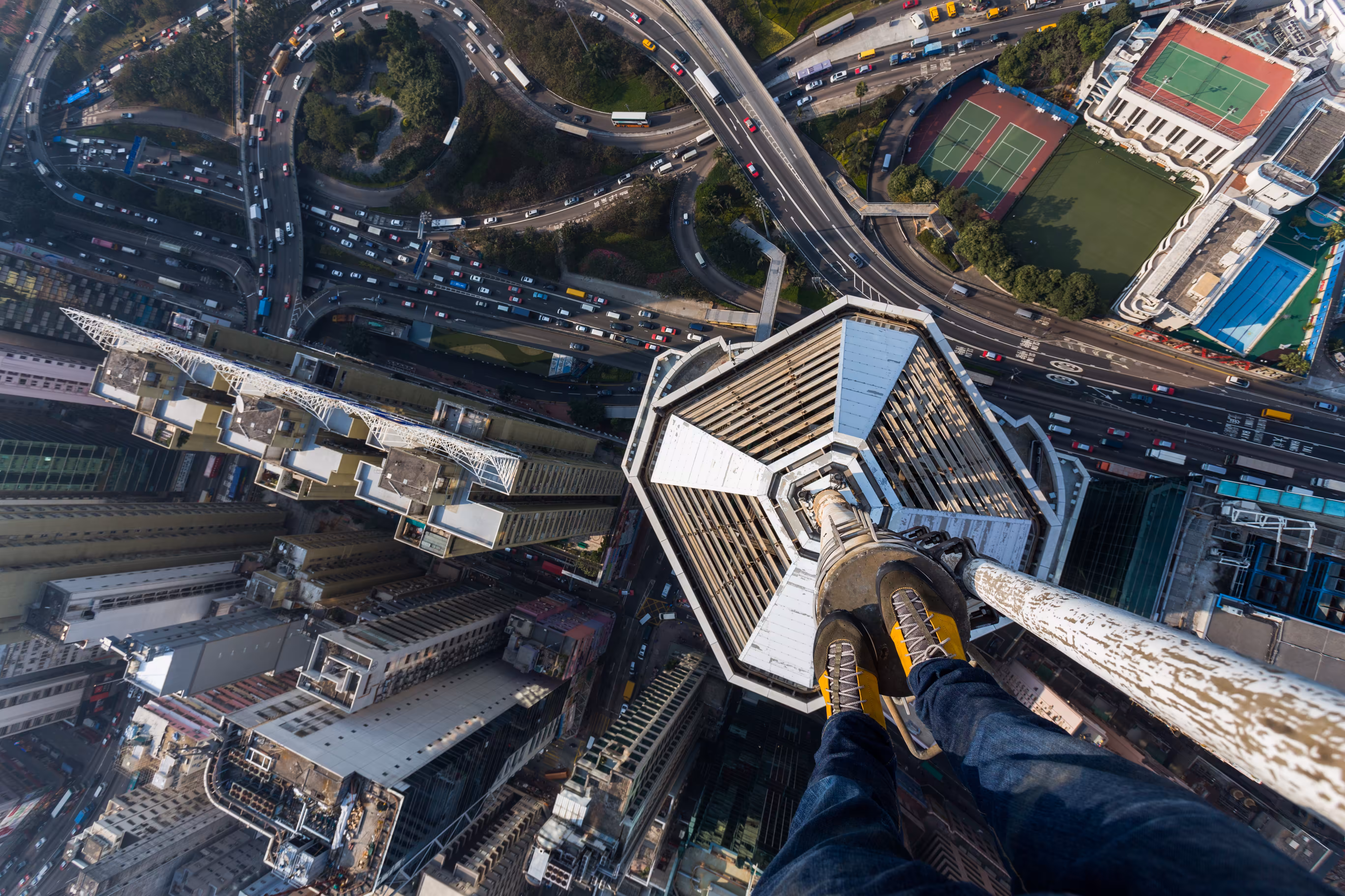 On The Roofs: Vertigo #1 | Hong Kong