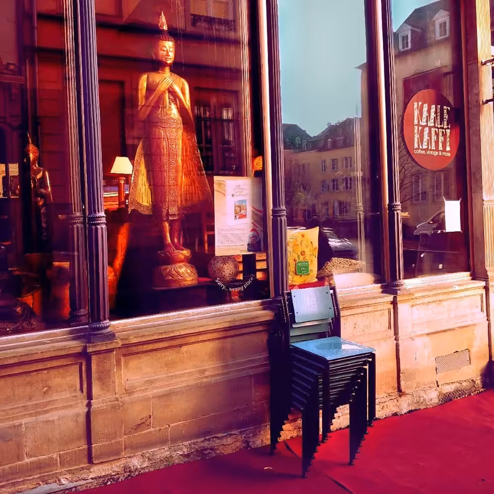 Buddha prays for the chairs