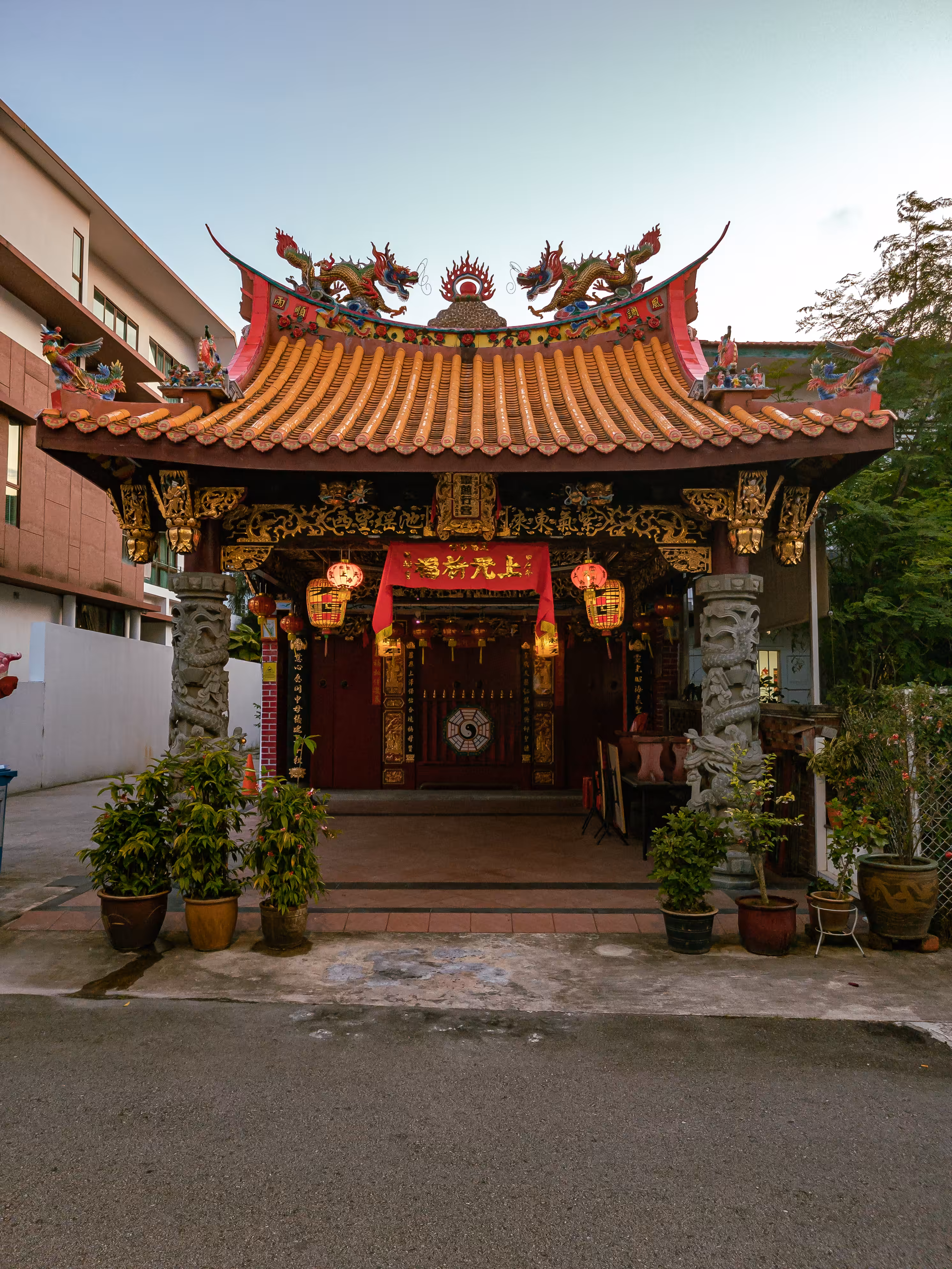 Ephemeral Perspectives: Ling Ci Palace