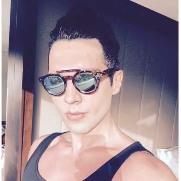 Portrait of SΛ DEG