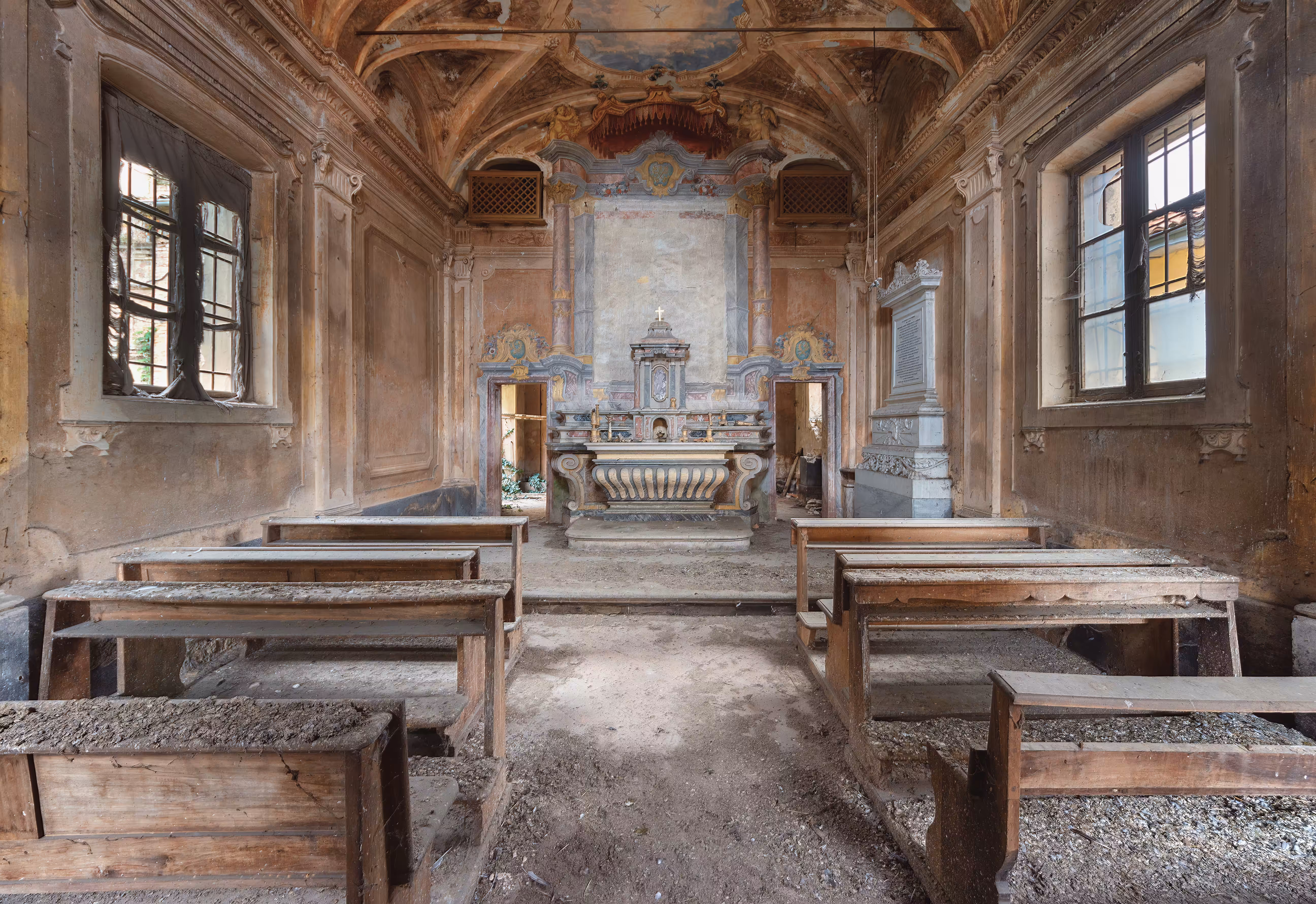 Abandoned World: The Chapel