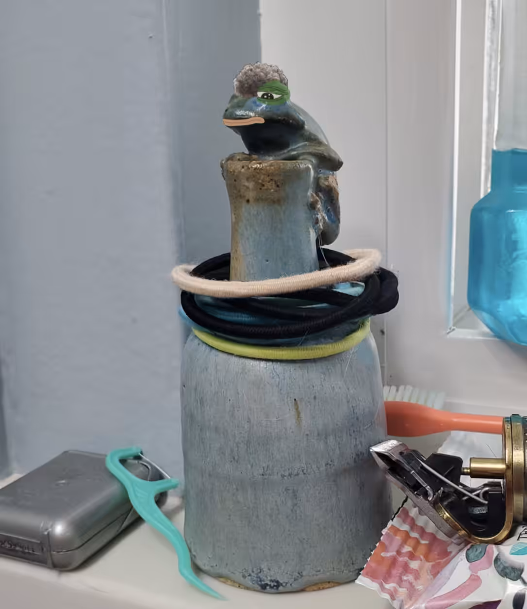 in-ni Concierge Auctions: Hold Me Pepe