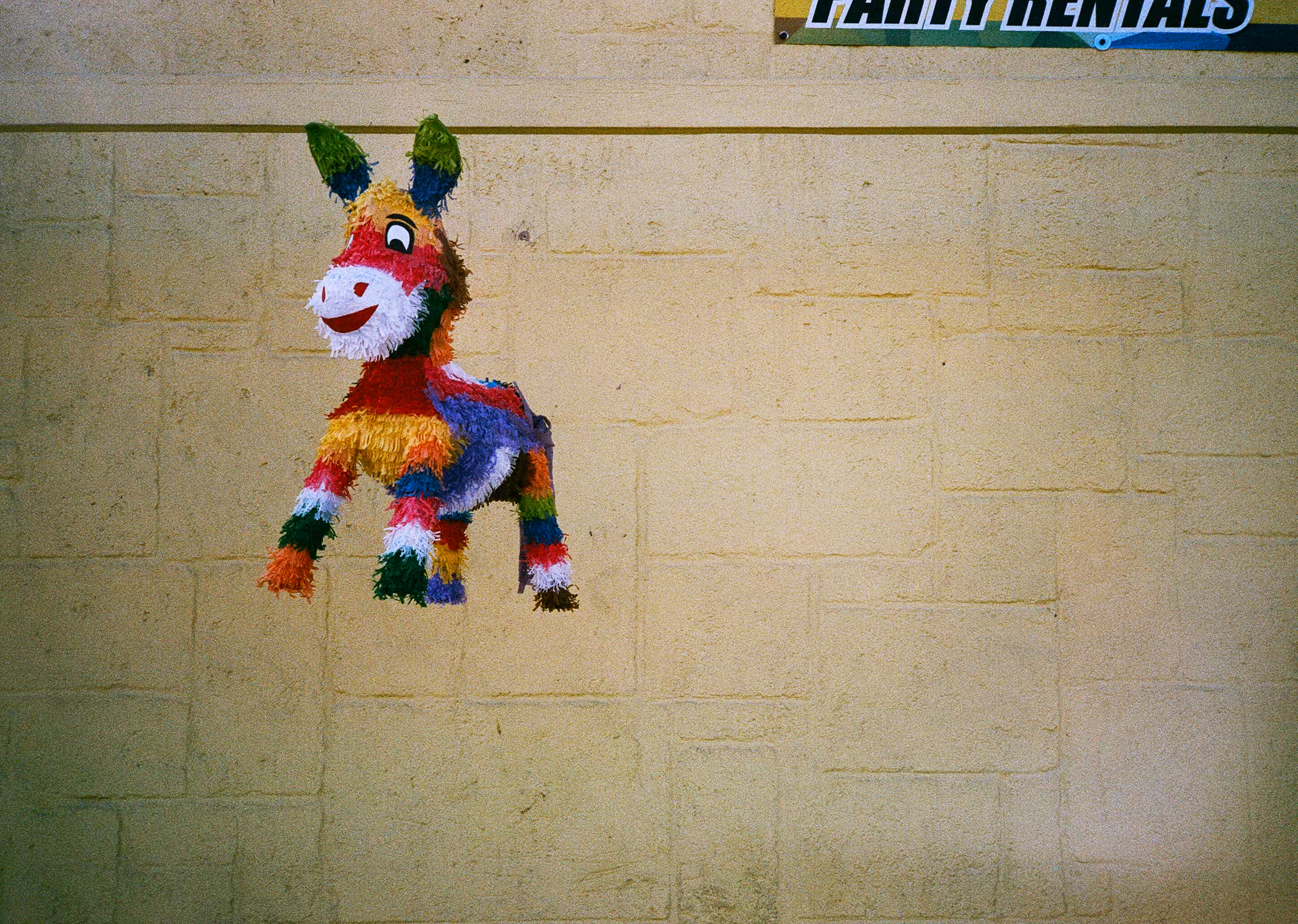 FLOATING PINATA